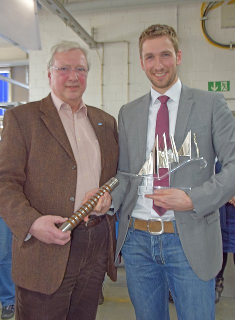 Wolfgang K. Schlieper übergibt den Staffelstab beziehungsweise das Steuerruder an seinen Sohn Robert Schlieper, der von nun an Geschäftsführer von Wilka ist.
