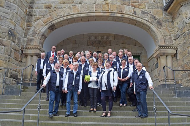 Eine tolle Gemeinschaft: Die Langenberger Bürgerbusfahrer können das 20-jährige Bestehen ihres Vereins feiern. | Foto: Astrid von Lauff