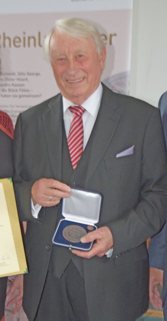 Friedhelm Kopshoff wird mit dem Rheinlandtaler auszeichnet. | Foto: Maren Menke