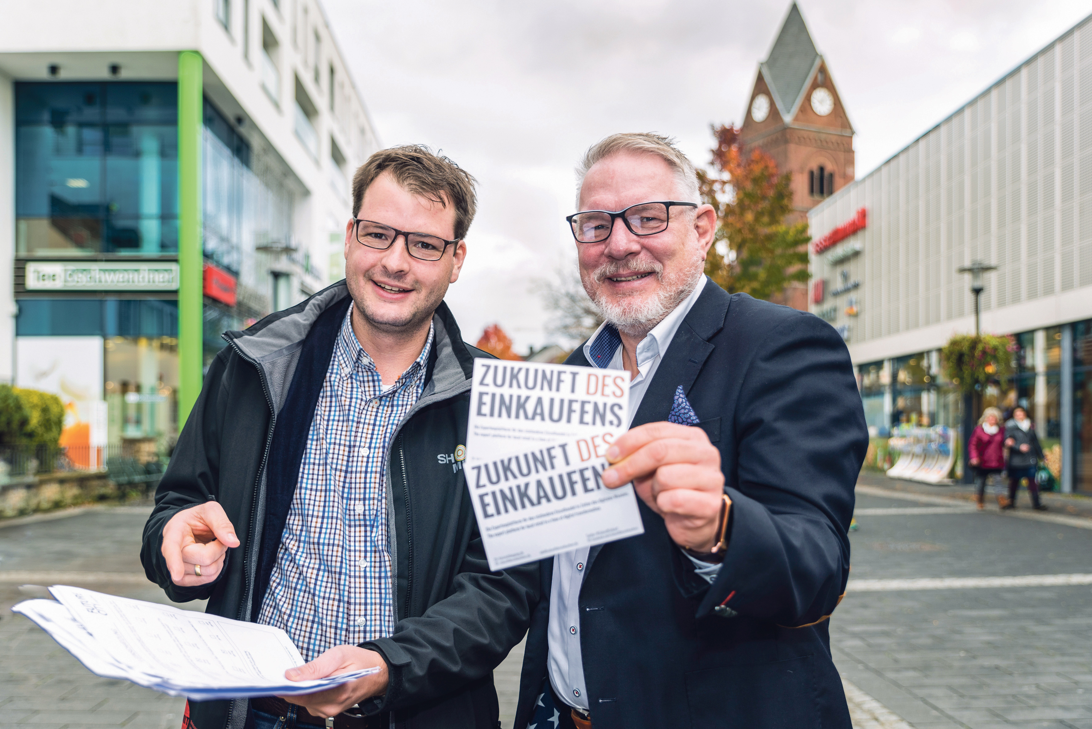 Im vergangenen Jahr wurde das Fundament gelegt. In wenigen Wochen startet das Projekt „Future City“ mit den ersten konkreten Projekten. Ziel ist es, die Einkaufsattraktivität in der Innenstadt weiter zu steigern. Auf dem Foto: Citymanager Jan Christoph Zimmermann und Frank Rehm vom „gmv-Team“, Partner der Stadt für die Verwirklichung der Projekte. Archiv-Foto: Stefan Pollmanns