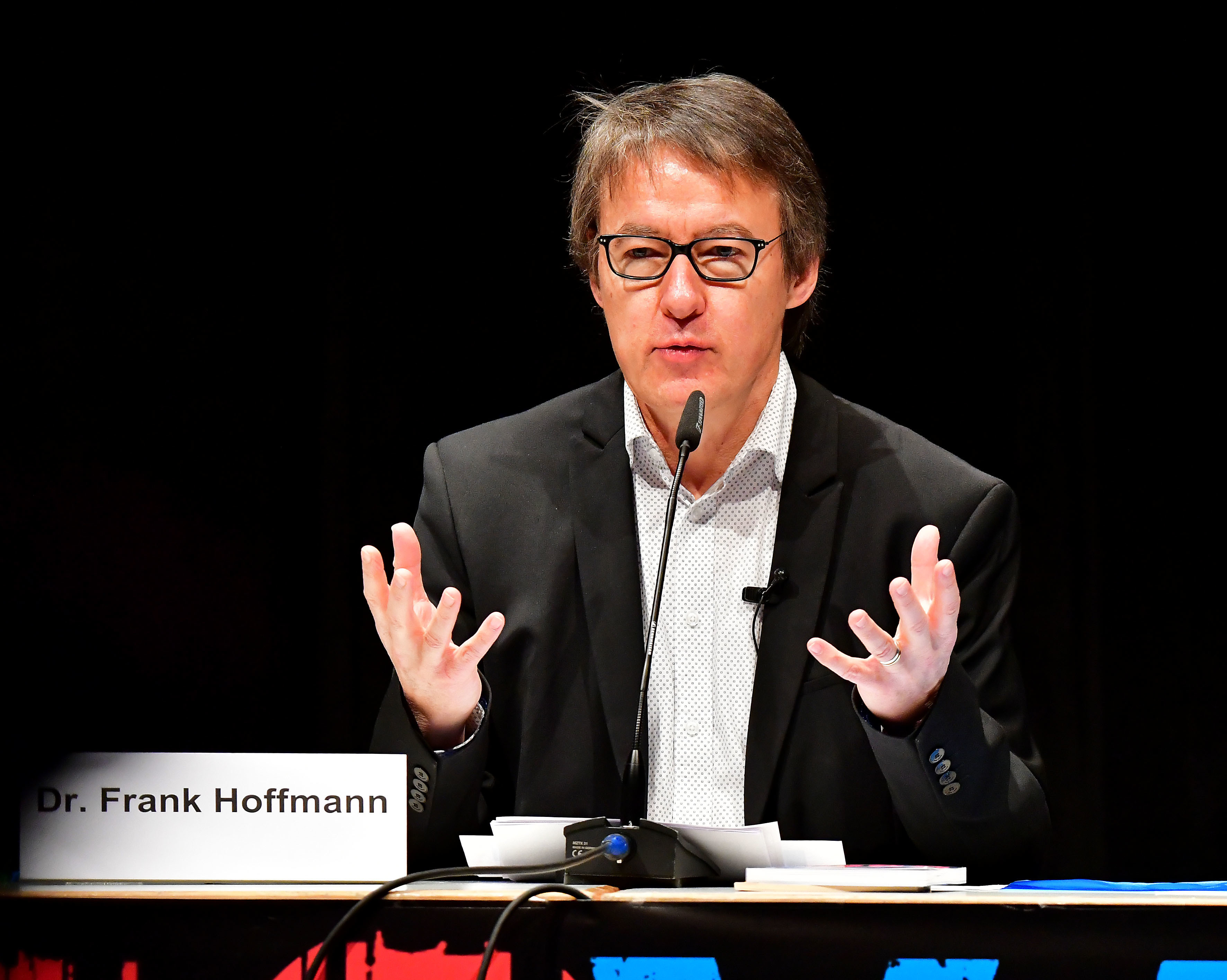 Frank Hoffmann will sich mit dem Gefühl von Chaos und Unsicherheit in Zeiten des Wandels und der radikalen Umbrüche künstlerisch auseinandersetzen.