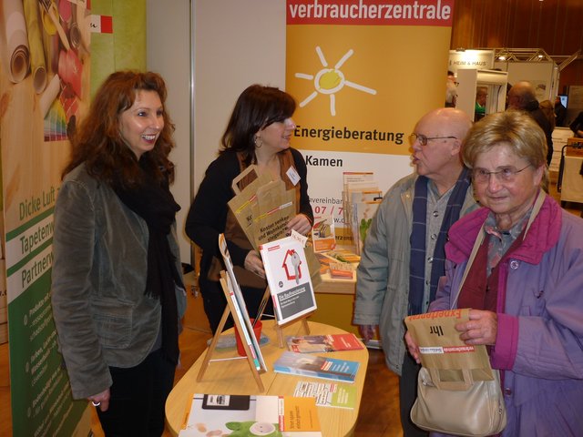 Am Messestand der Kamener Verbraucherzentrale