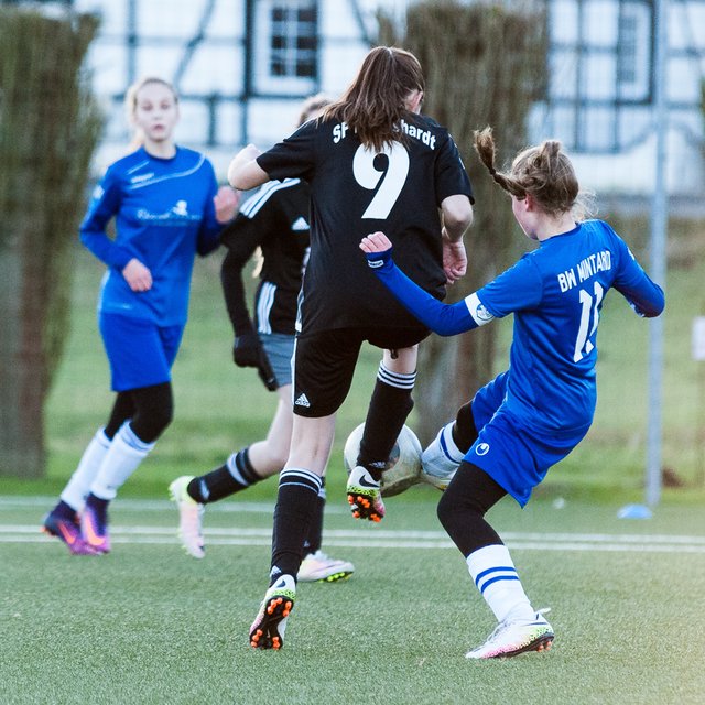 Abwehrkampf von Mintards Kapitänin Lena Kuschniok (11)