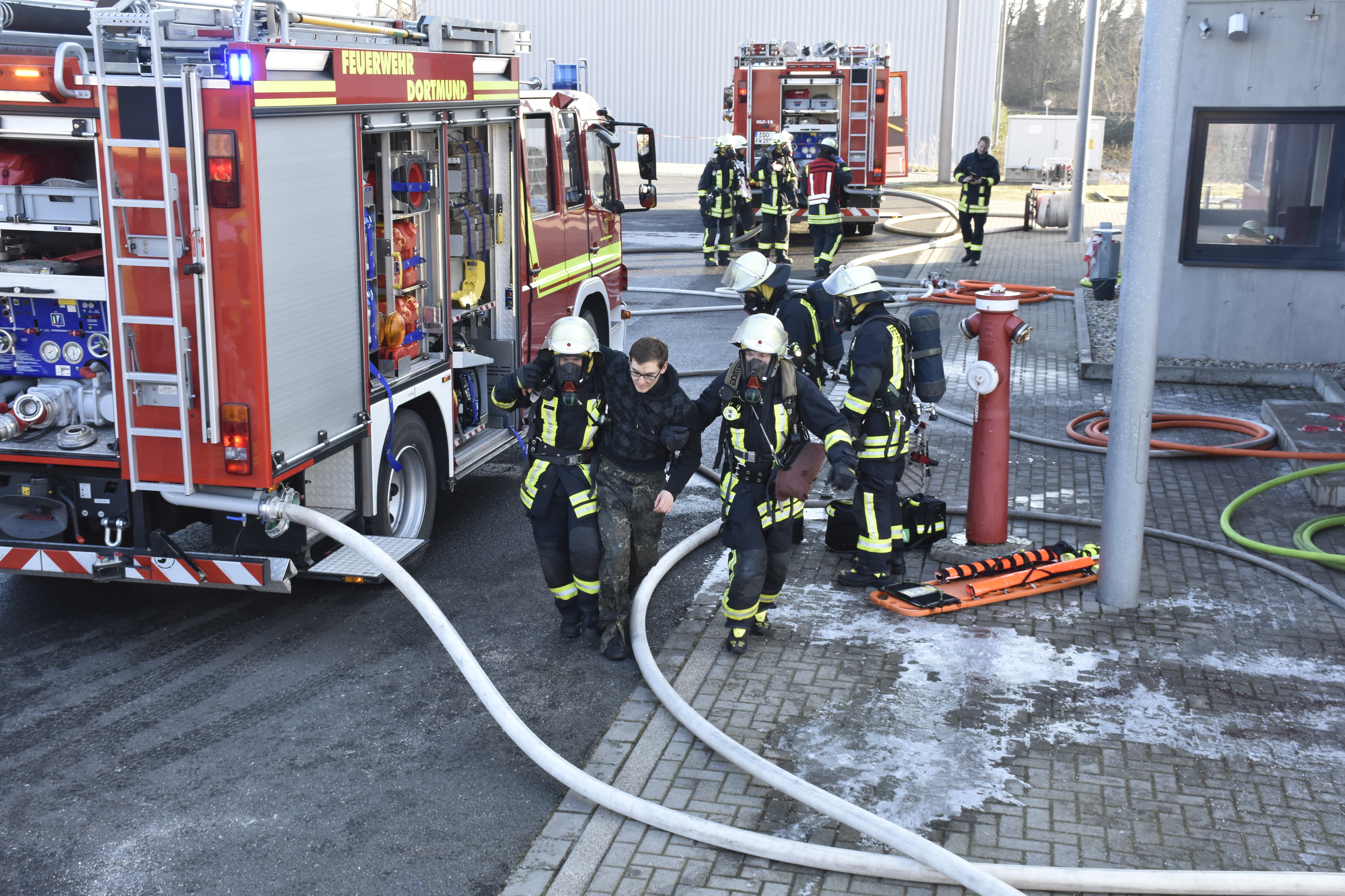 Feuerwehr und Rettungsdienst vertiefen Kommunikation bei Praxistagen im ...