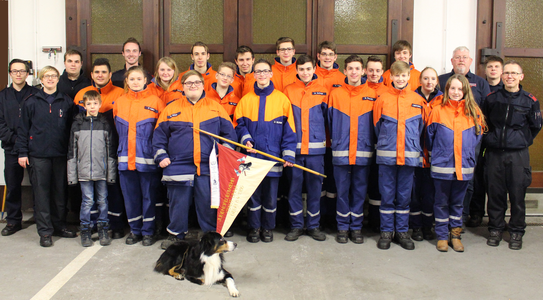 Die Jugendfeuerwehr Unna-West mit ihren Betreuern am 23. Januar 2017 - Das Thema des Abends: Brand- und Löschlehre