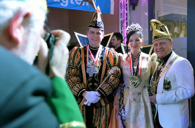 Erinnerungsfoto mit dem Langenfelder Prinzenpaar Klaus IV und Elke I