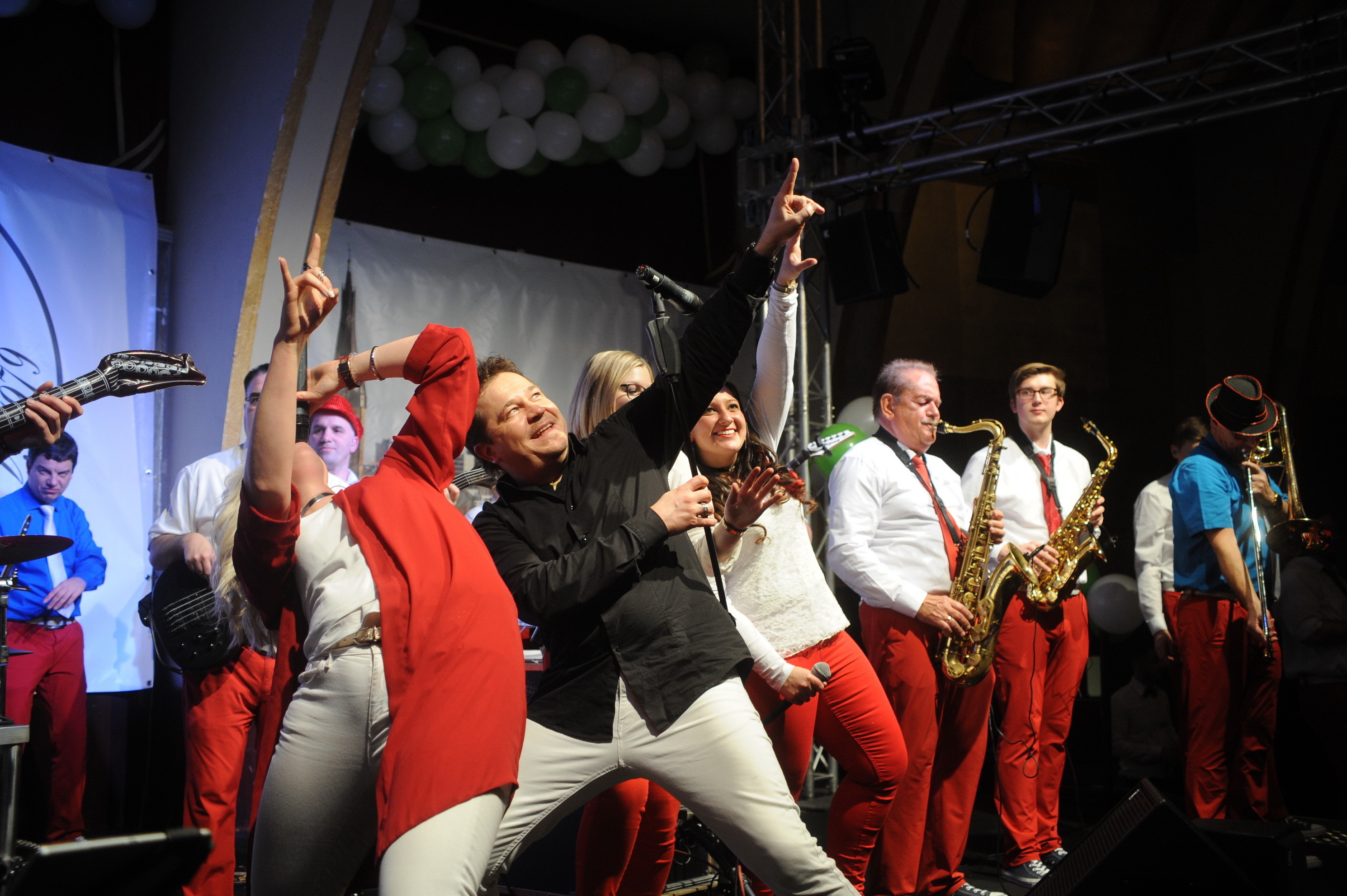 Die Swinging Funfares im Radschlägersaal in Aktion.