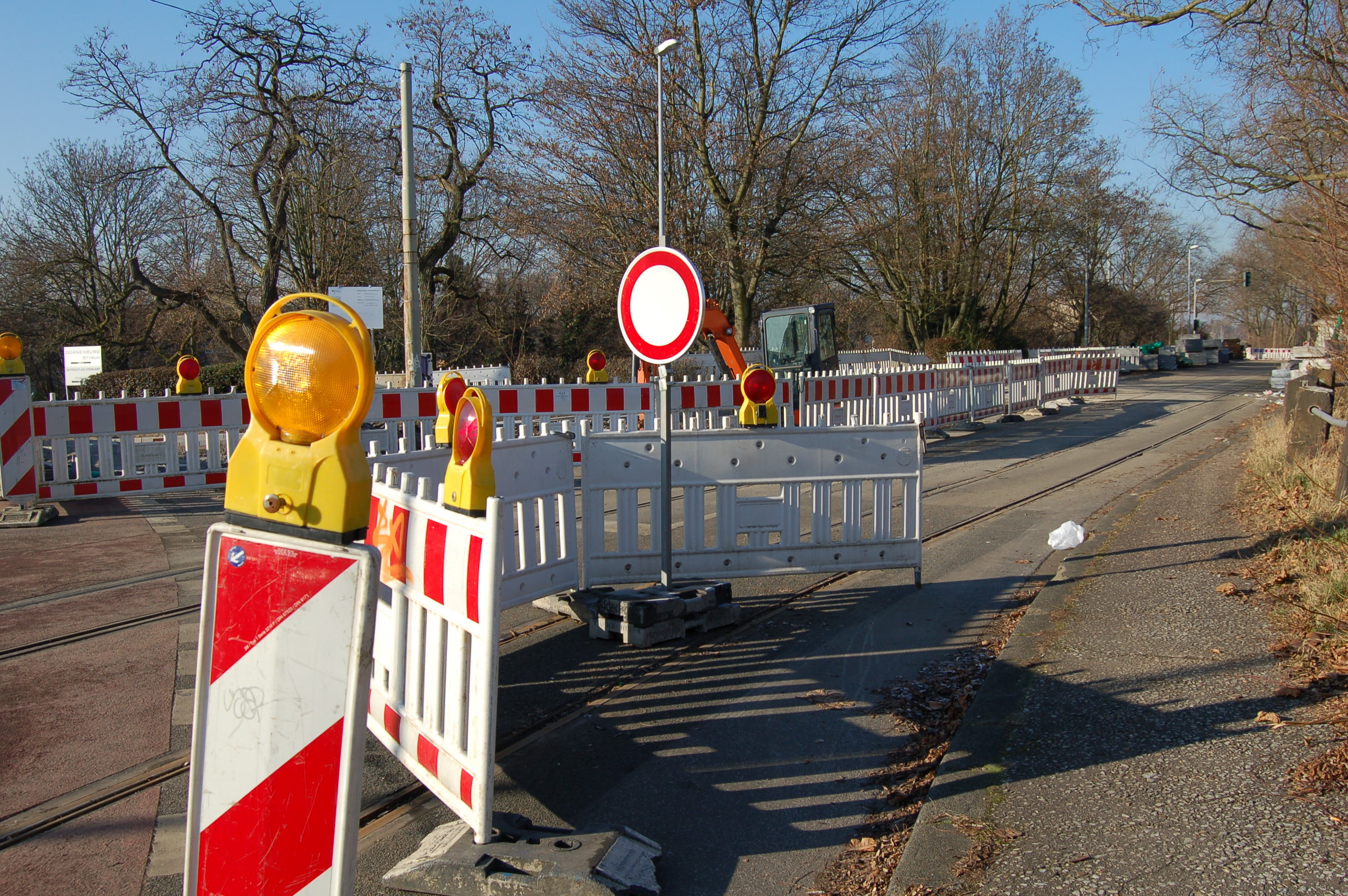 Noch bis Ostern ist die Hauskampstraße bis zur Moritzstraße Baustelle.