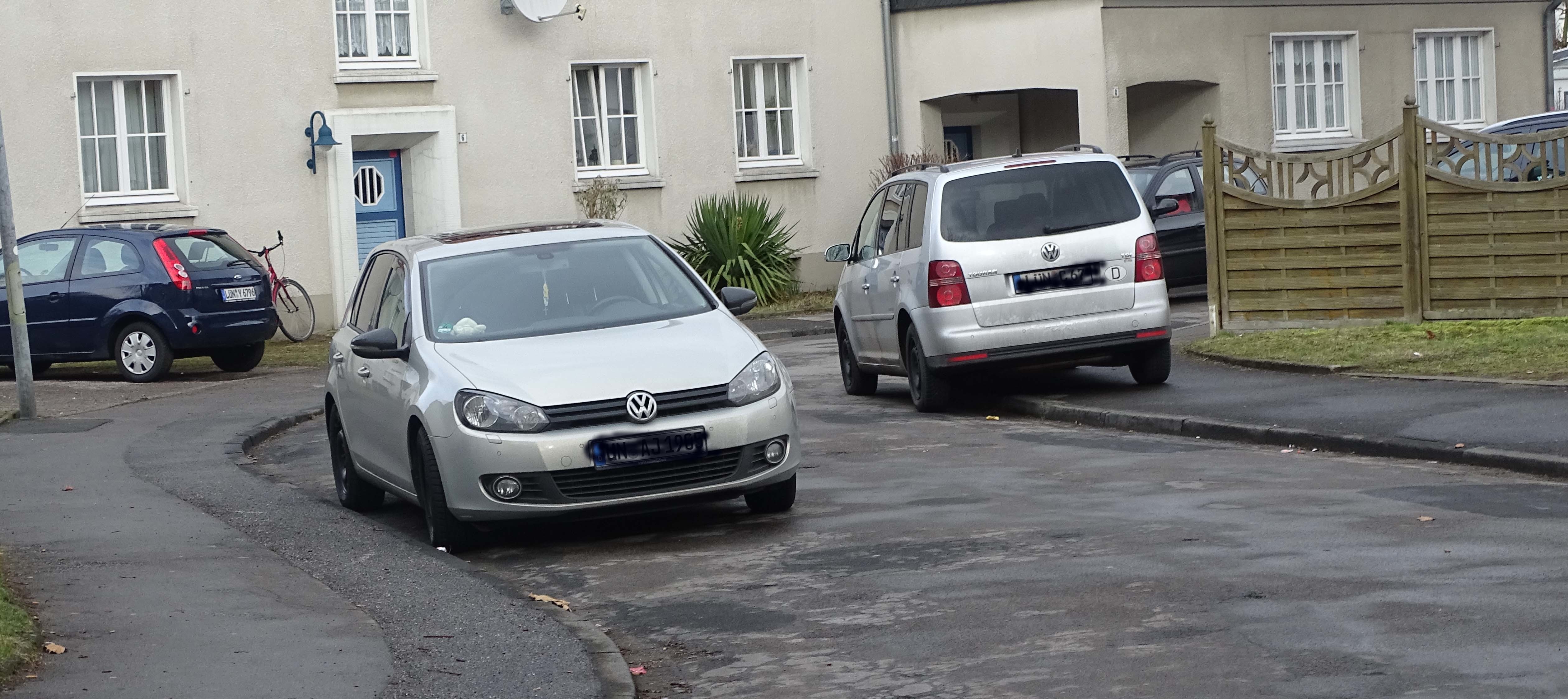 Wenn Fahrzeuge ungünstig parken, kann es brenzlig werden in der Marktgasse. Deshalb will die GFL das Parken hier neu ordnen.