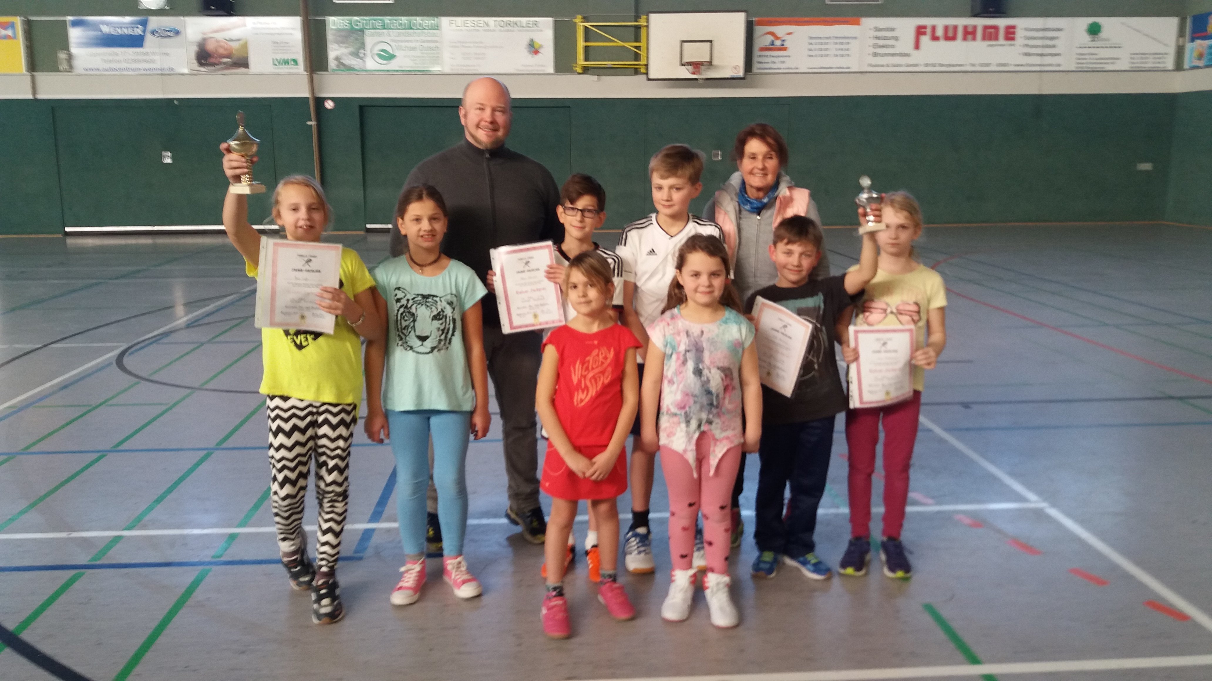 Unter dem Motto "Tennis ist toll" ist der Tennisverein Blau-Weiß-Bergkamen mit einer Tennis-AG in der Overberger Grundschule aktiv.