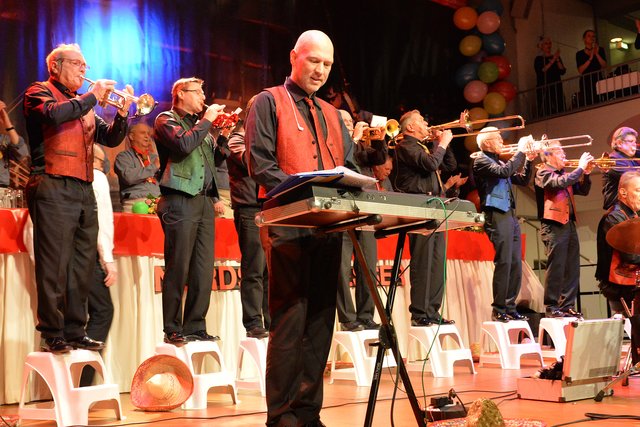 "Die Original Eschweiler" eröffneten mit ihrer rheinischen Musikschau einen heiteren Abend, bei dem ein Höhepunkt den anderen ablöste. Foto: Bangert