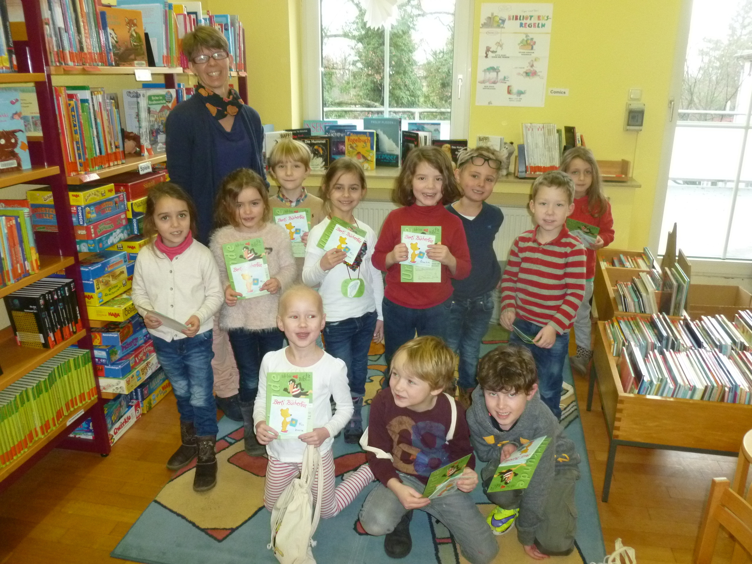 Brigitte Matulla-Nolte mit den Vorschulkindern der KiTa St. Markus