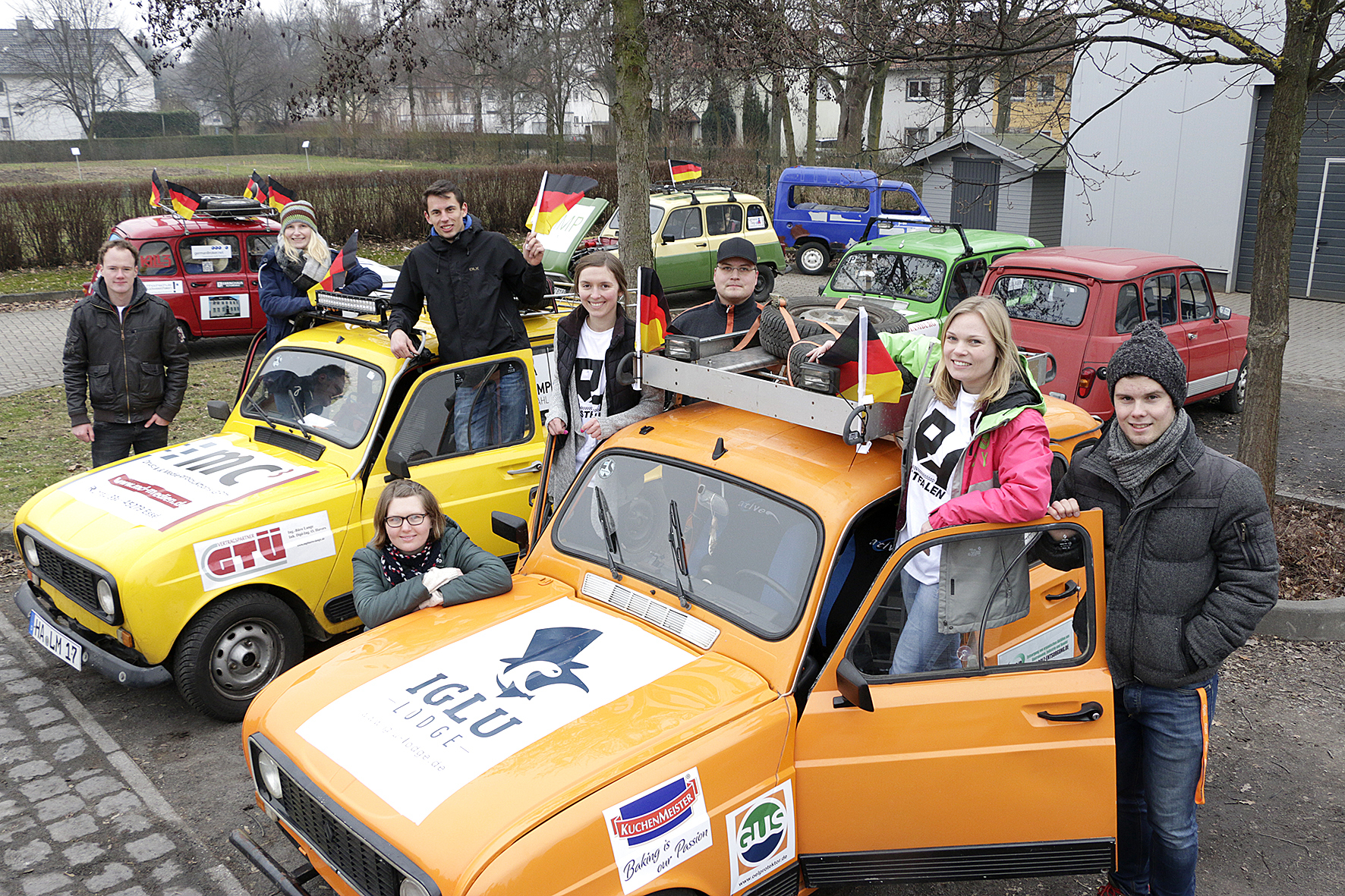 Im Team R4 Rot (Bj 1985, 34 PS) fährt Pascal Springkämper aus Hagen mit. Im Team R4 Gelb (Bj 1989, 34 PS) ist Laura Quaiser aus Hagen mit an Bord.