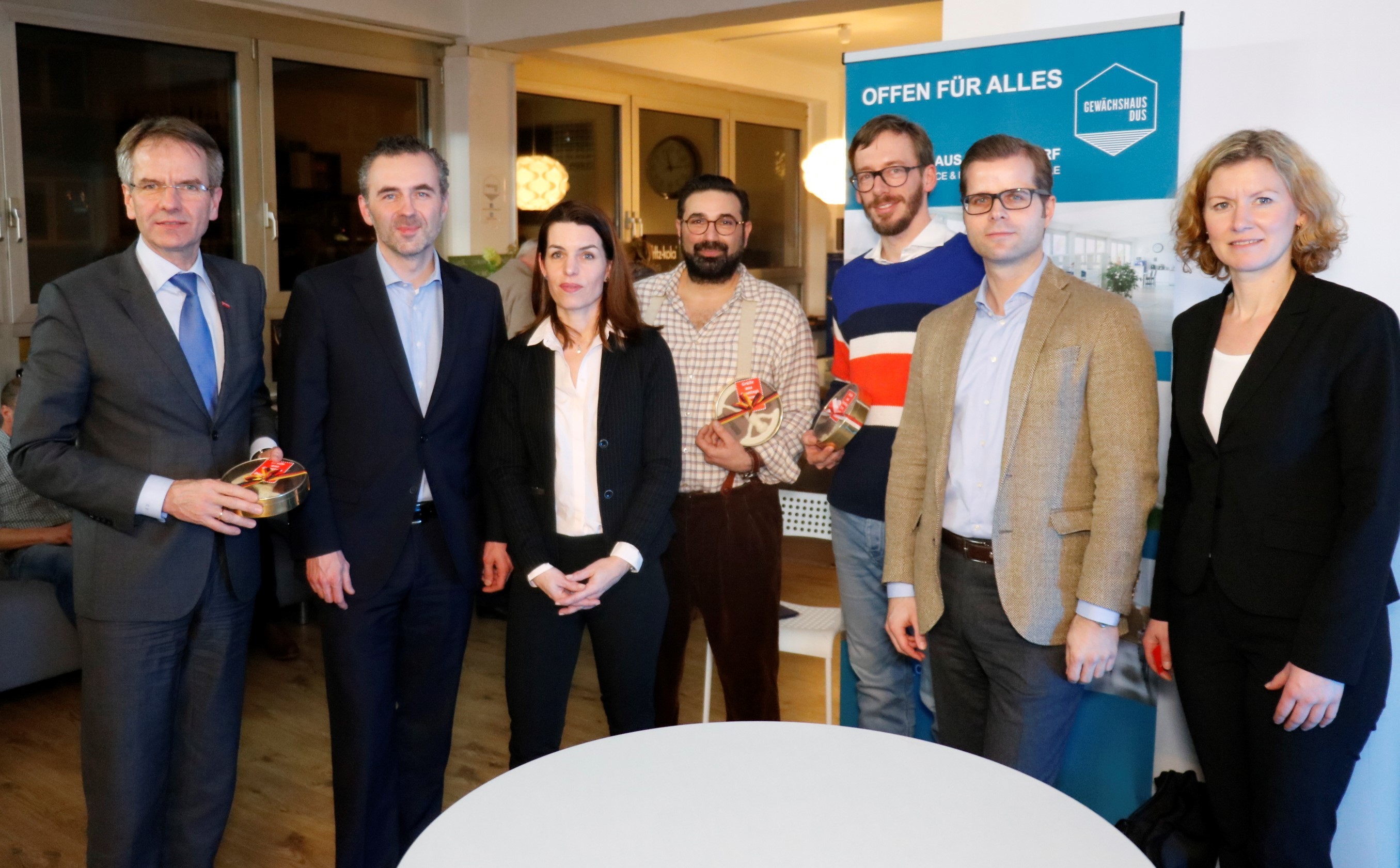 Die Teilnehmer der Podiumsrunde: Andreas Ehlert (Handwerkskammer), Thomas Jarzombek, Nina Chevalier, Sertac Özenir, Ulrich Schulze-Althoff (Kaasa Health), Sebastian Grethe (Mapudo), Marion Hörsken (IHK) (v.l.n.r.).