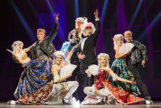 Eine sehenswerte Show liefert das Team von "Falco - Das Musical" ab.
