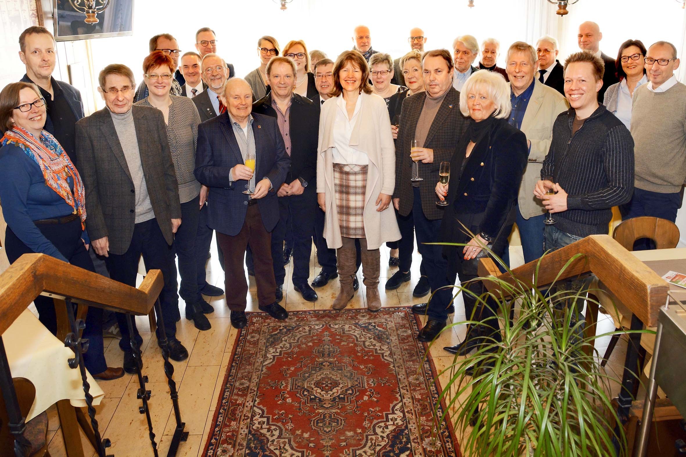 Im Hotel "Körner Hof" empfingen die Gewerbetreibenden der Körneschaft um die neue 1. Vorsitzende Angelika Schröder (Mitte) die Vertreter der örtlichen Politik, Vereine und Einrichtungen.