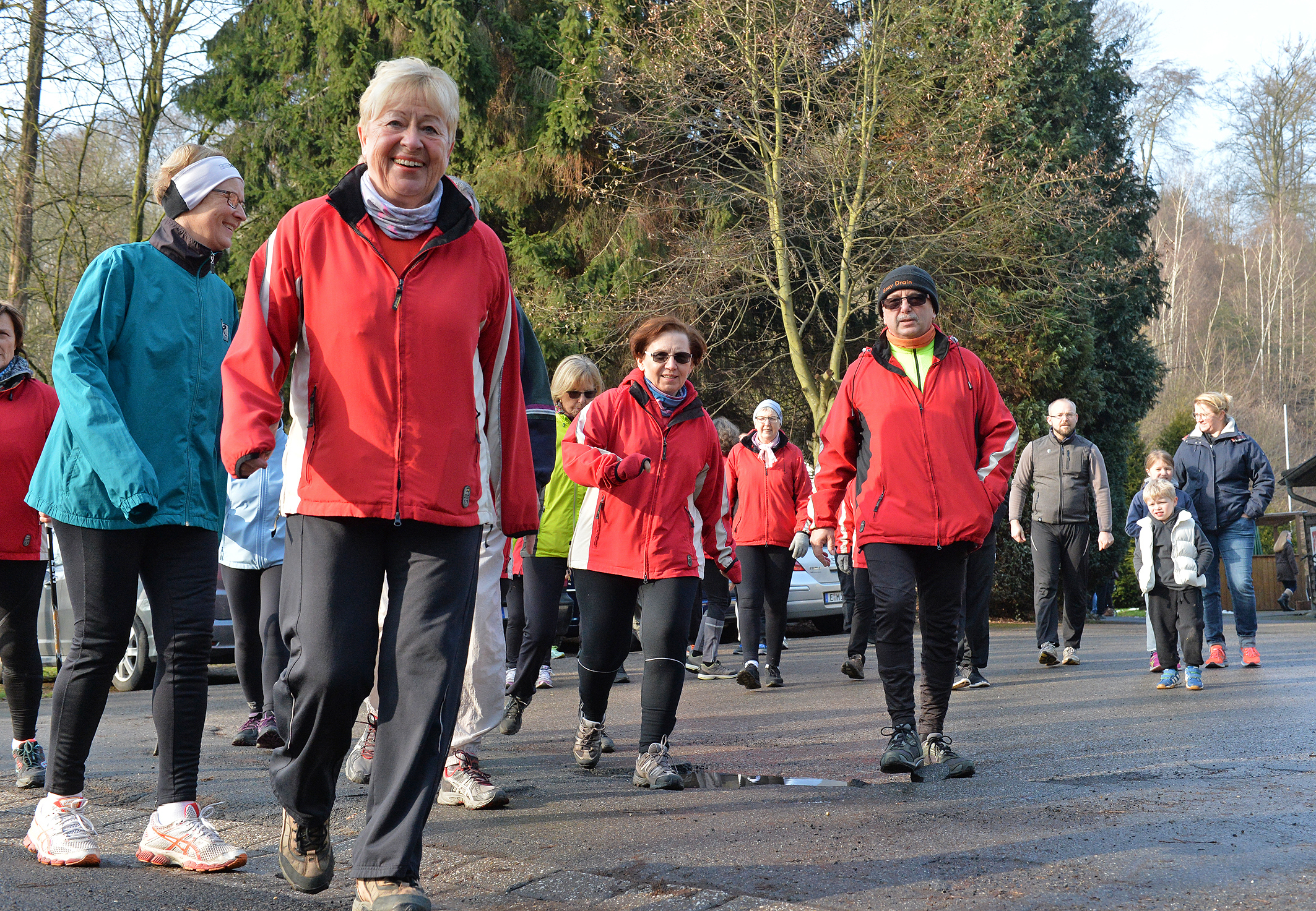 Beim Spendenlauf für KIS machten 120 Kettwiger Sportler mit.
Foto: Bangert