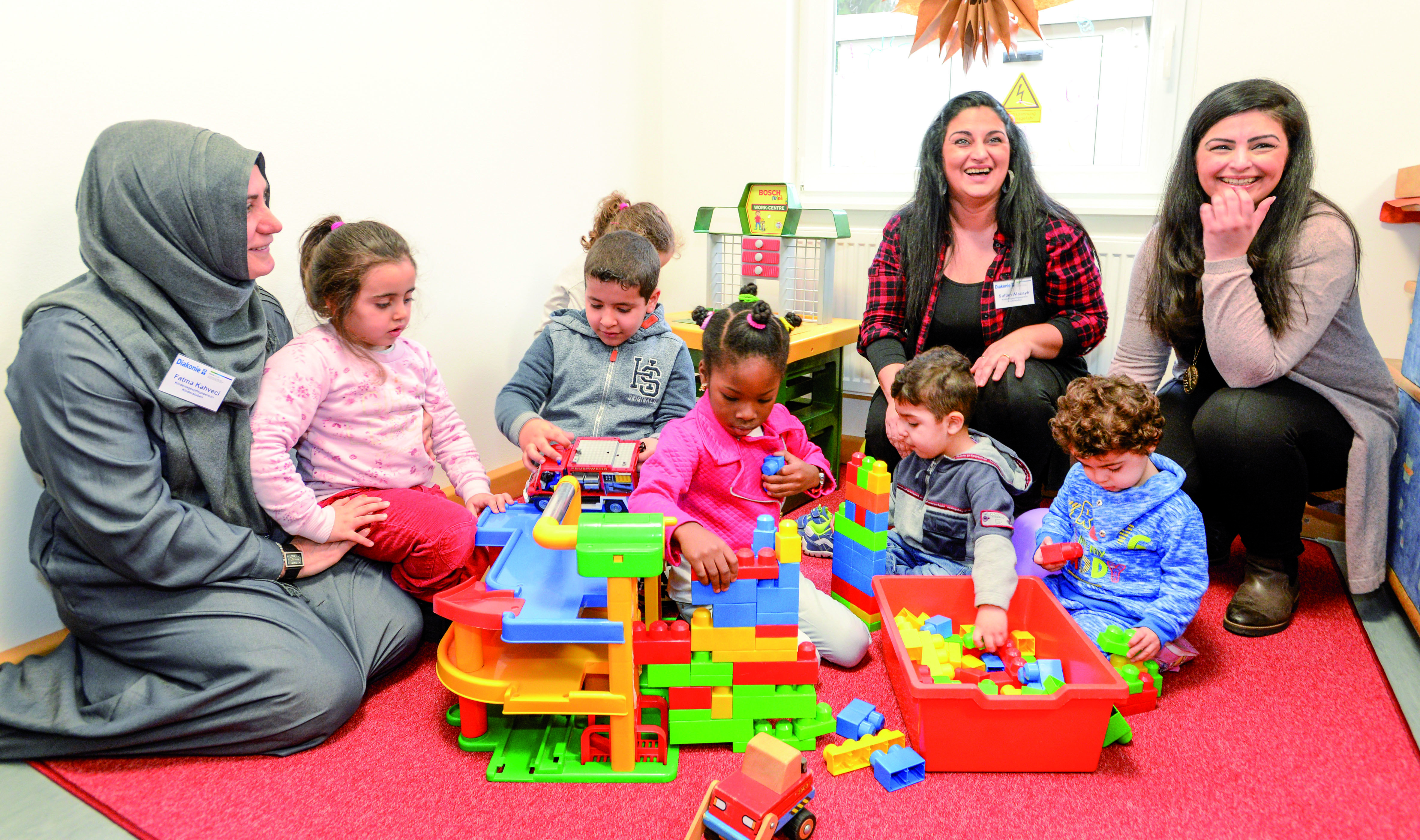 Spielend erlernen die Kinder in der Kinderstube Deutsch.