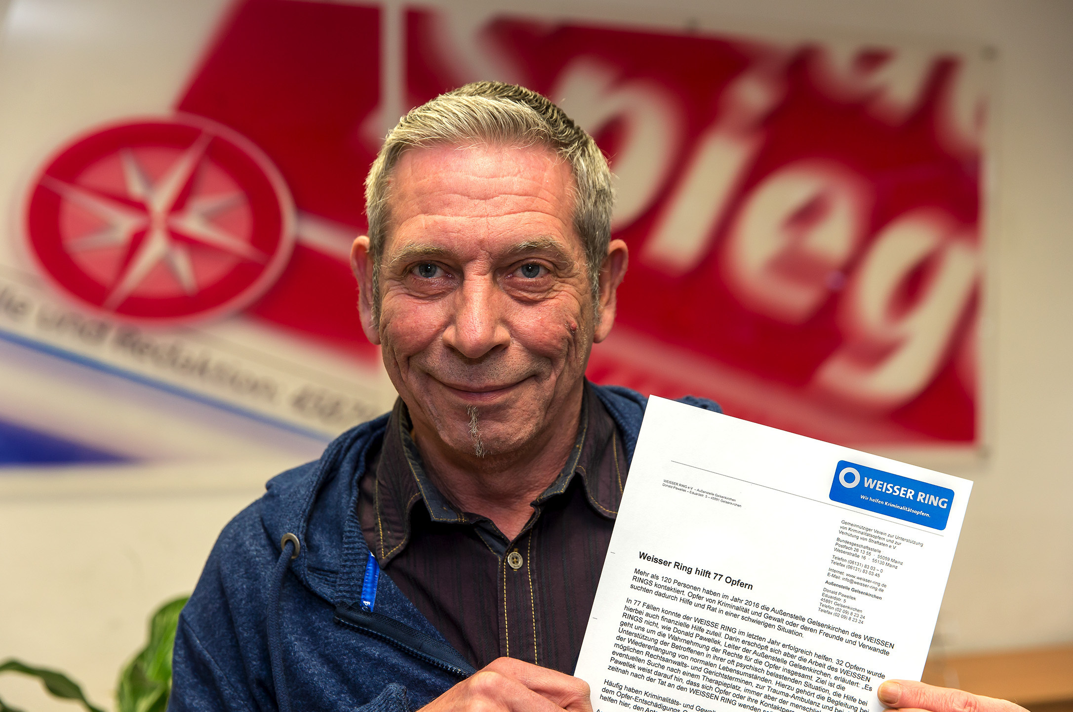 Donald Pawellek zitierte bei seinem Besuch beim Stadtspiegel den Mitbegründer des Weißen Rings Eduard Zimmermann mit „Wenn alle den Täter jagen, wer bleibt dann beim Opfer?“ Denn genau da sieht er die Arbeit des Weißen Rings, den Opfern zur Seite zu stehen und sie aus der Opferrolle zurück ins Leben zu holen.Foto: Gerd Kaemper