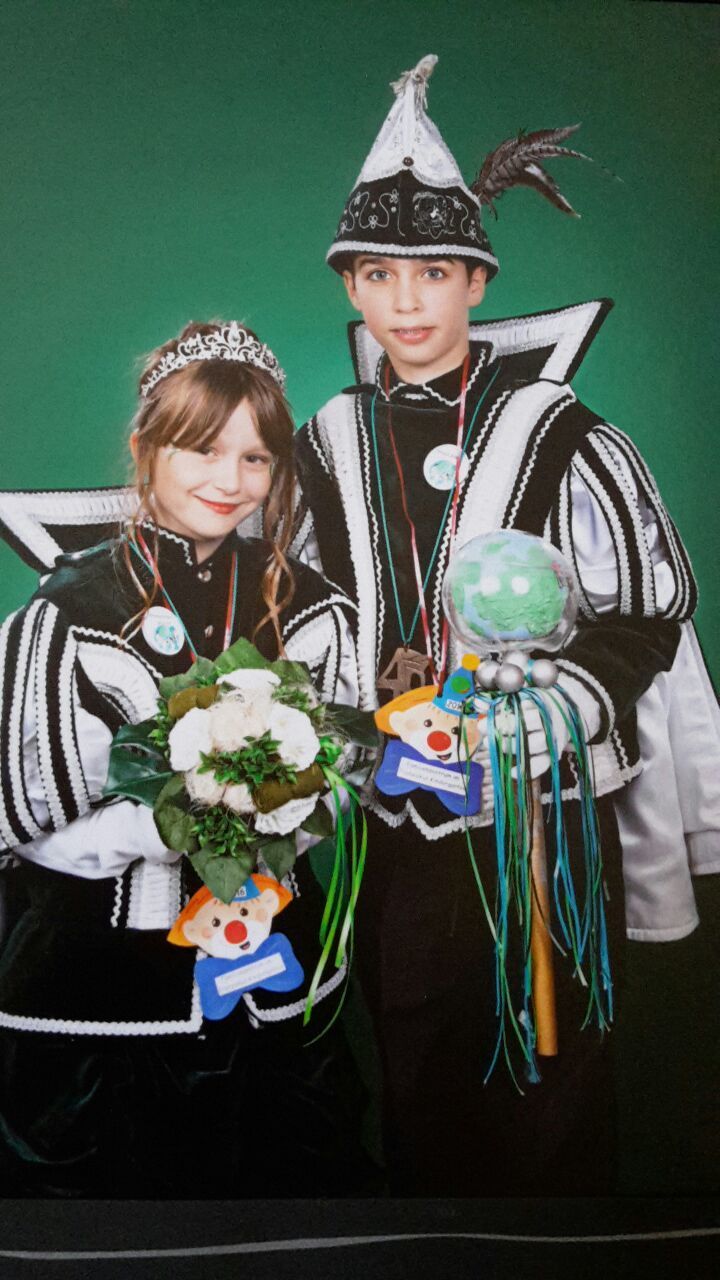 das noch amtierende Kinderprinzenpaar Prinz John I. & Prinzessin Vivien I.