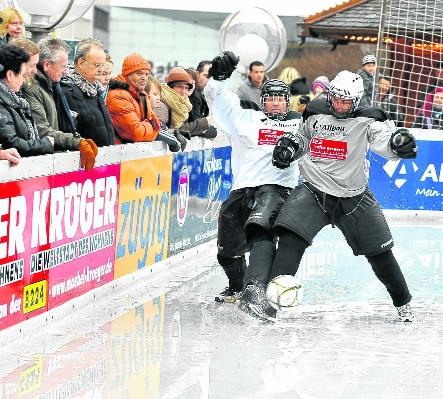 Bei Polarsoccer geht's rund.