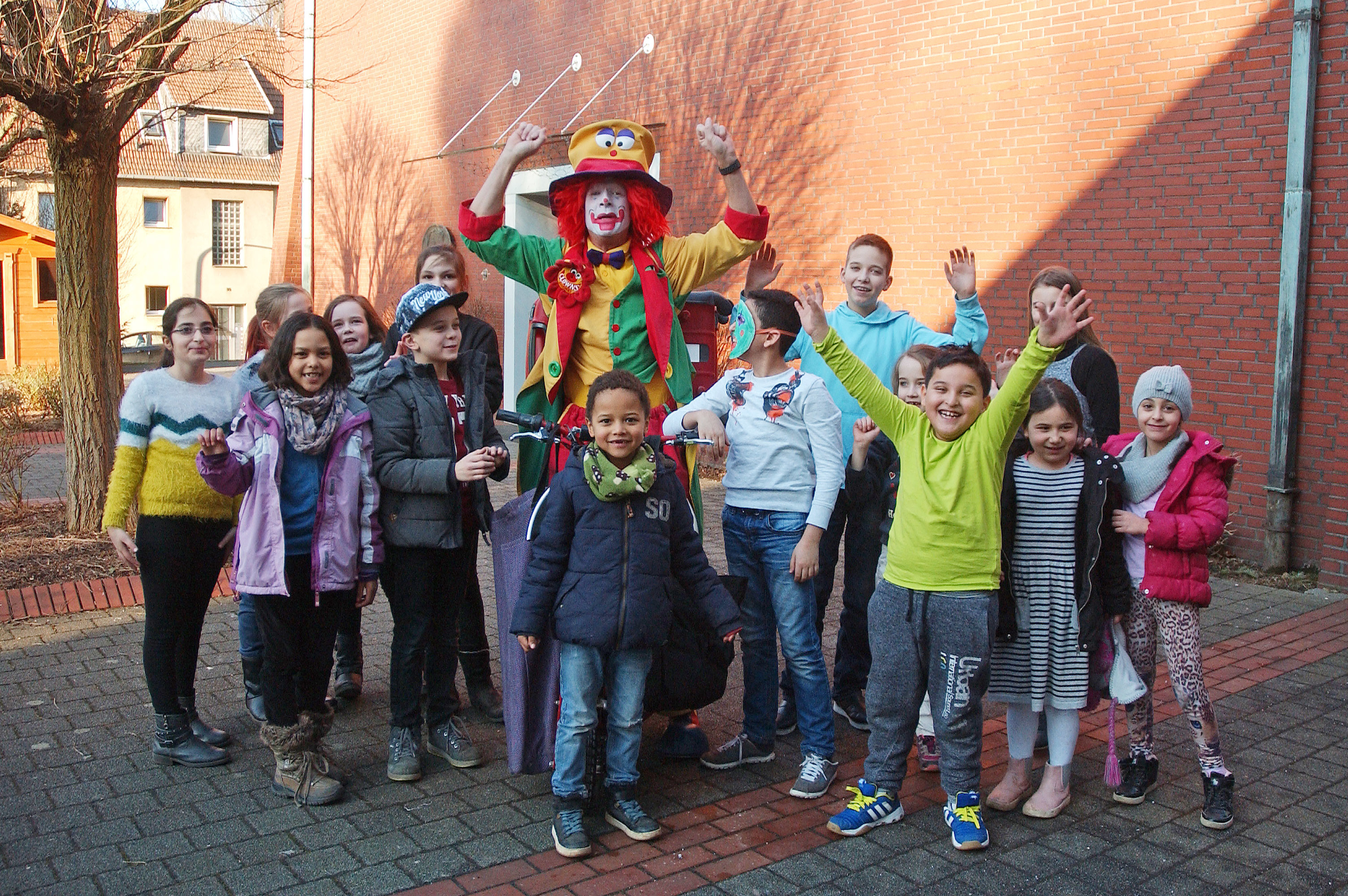 Bei der offiziellen Eröffnung sorgte „Clown August“ für Stimmung.