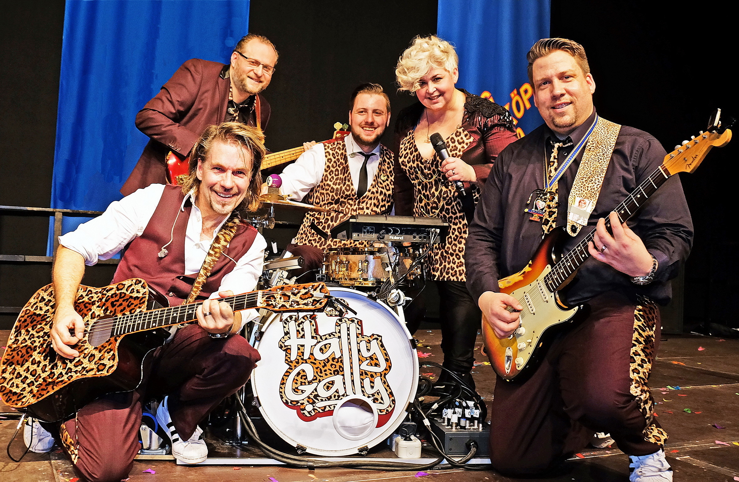 Diese fünf Musiker von „Hally Gally“ bilden Düsseldorfs neue Karnevals- und Partyband (v. l.) Mike Morrigan (Gesang/Gitarre), Goran Kostic (Bass), Marco Beer (Drums), Nicole Baatz (Gesang), André Goldenstein (Gitarre).