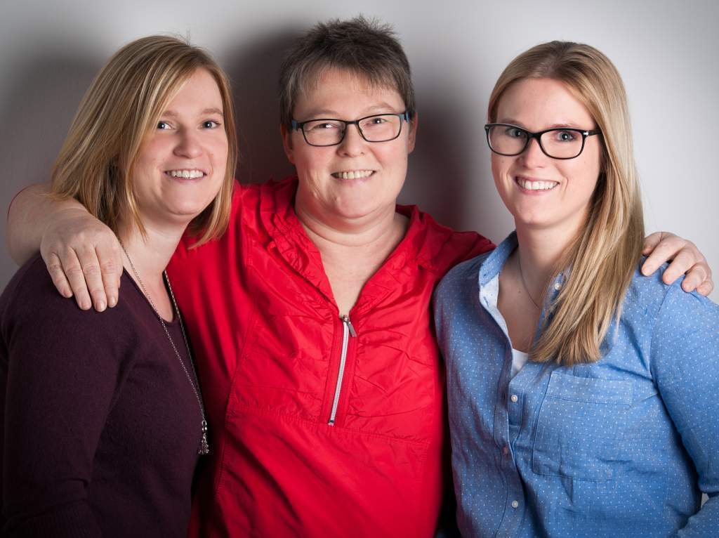 Angelika Hermey mit ihren Töchter Annika und Karina.