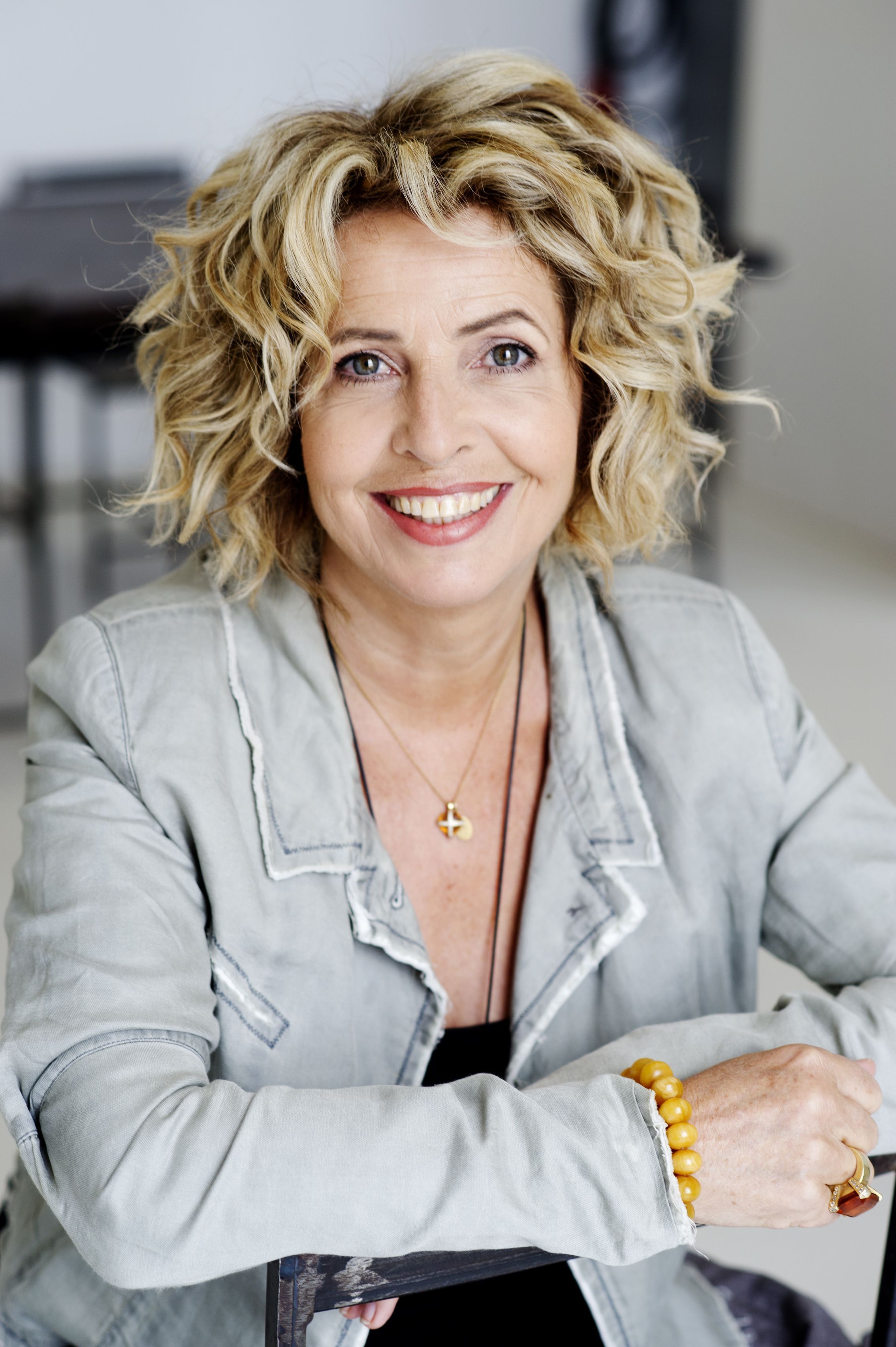 Michaela May spielt Joana, eine verzweifelte Ehefrau.