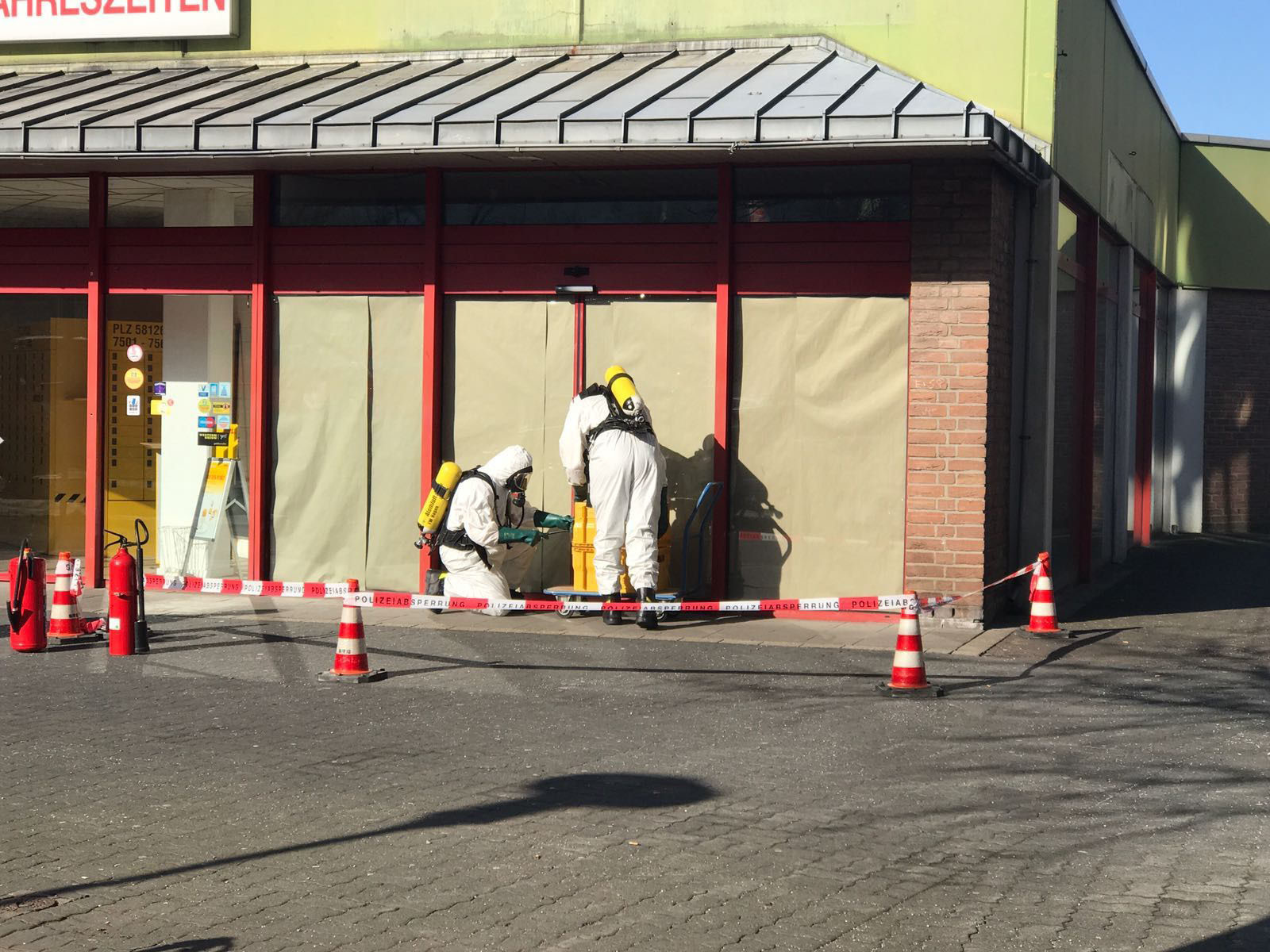 Vorsorglich wurde das Paket untersucht, die Post evakuiert.