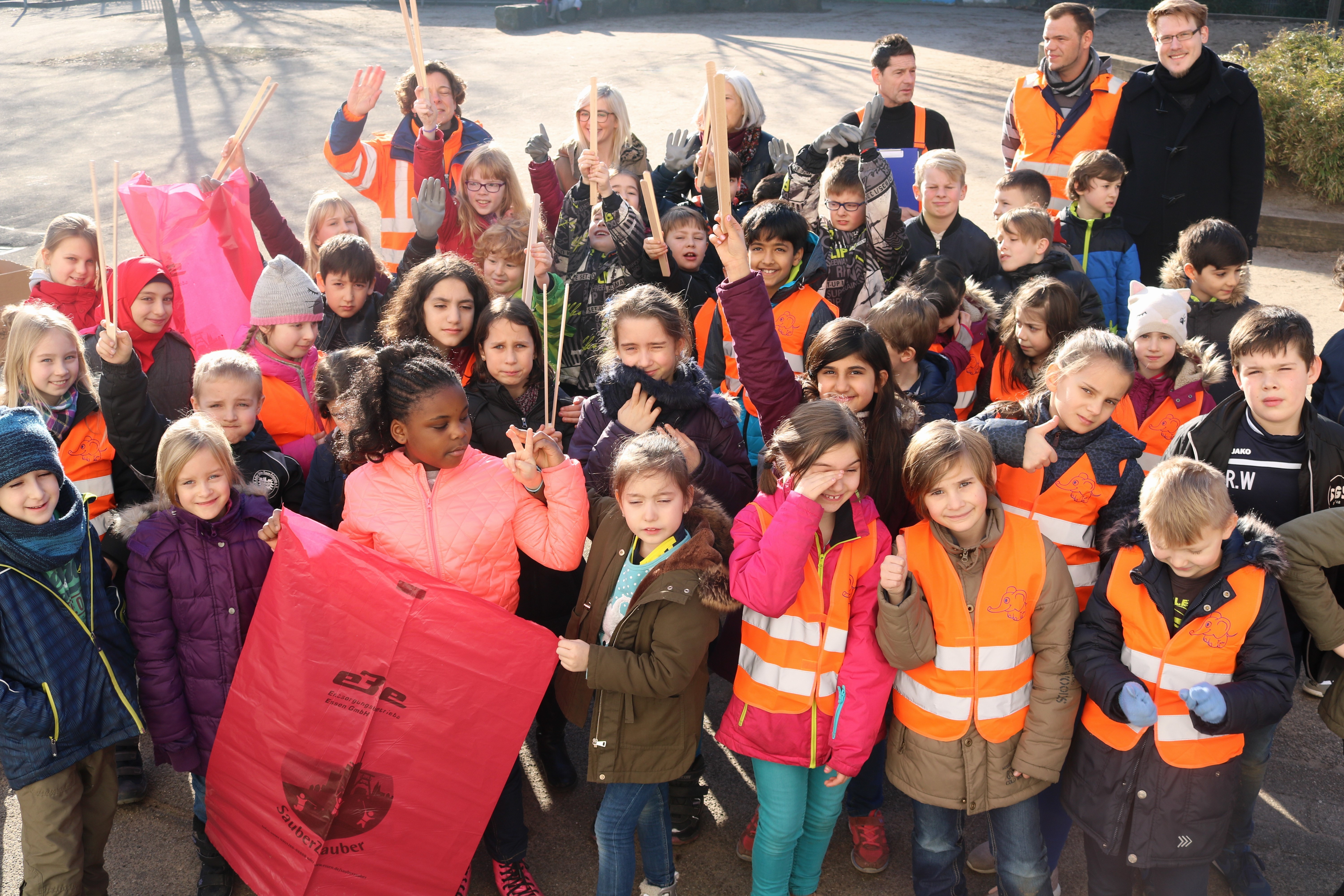 Die Kinder der Reuenberg-Schule freuten sich über ihre Zangen (Foto: Dalia El-Shaal)