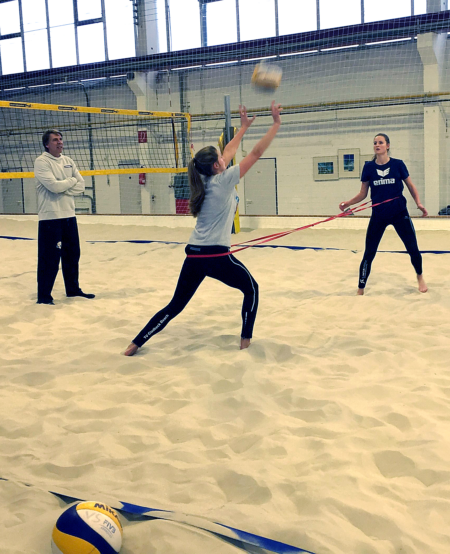 Trainer Bernd Werscheck soll mit seiner Erfahrung helfen. Er trainiert Koordination, Athletik und Ballspiel in Kombination. Foto: privat