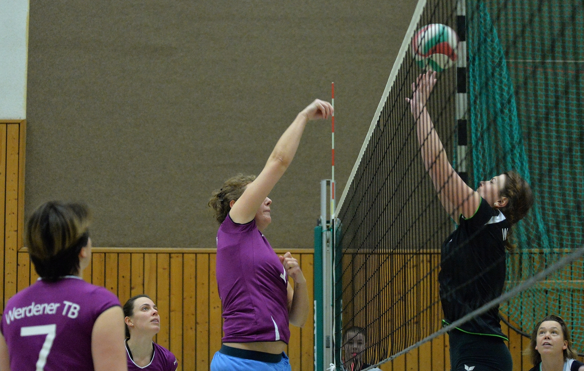 Der flinke Sport Volleyball erfordert Gewandtheit, Kraft, Spielintelligenz.
Foto: Archiv