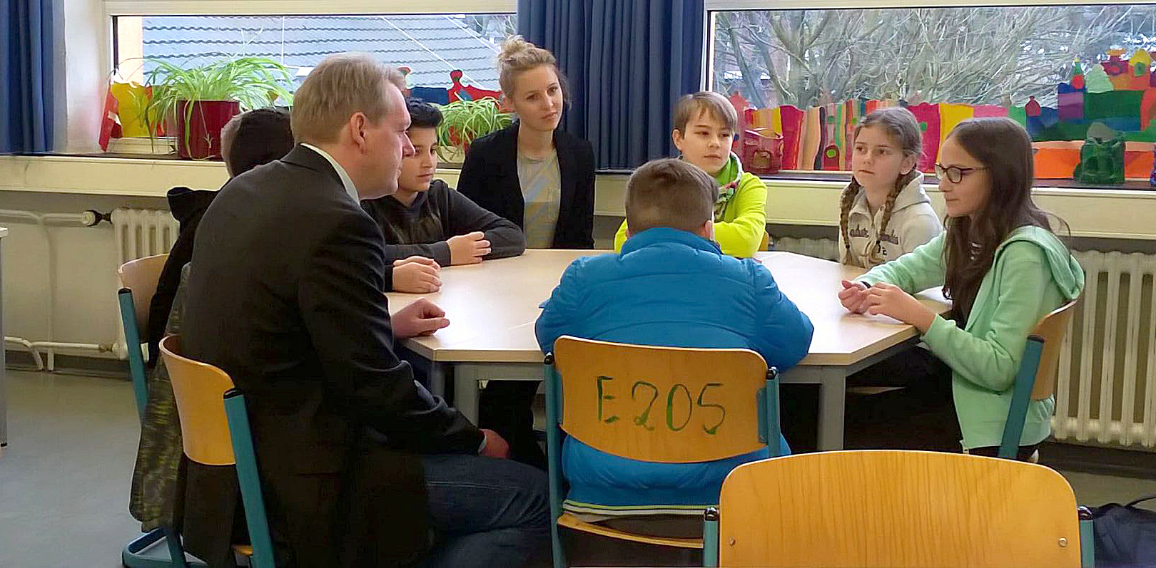 Zu Besuch in der Gesamtschule Weierheide war jetzt der Bundestagsabgeordnete Dirk Vöpel. Foto: privat