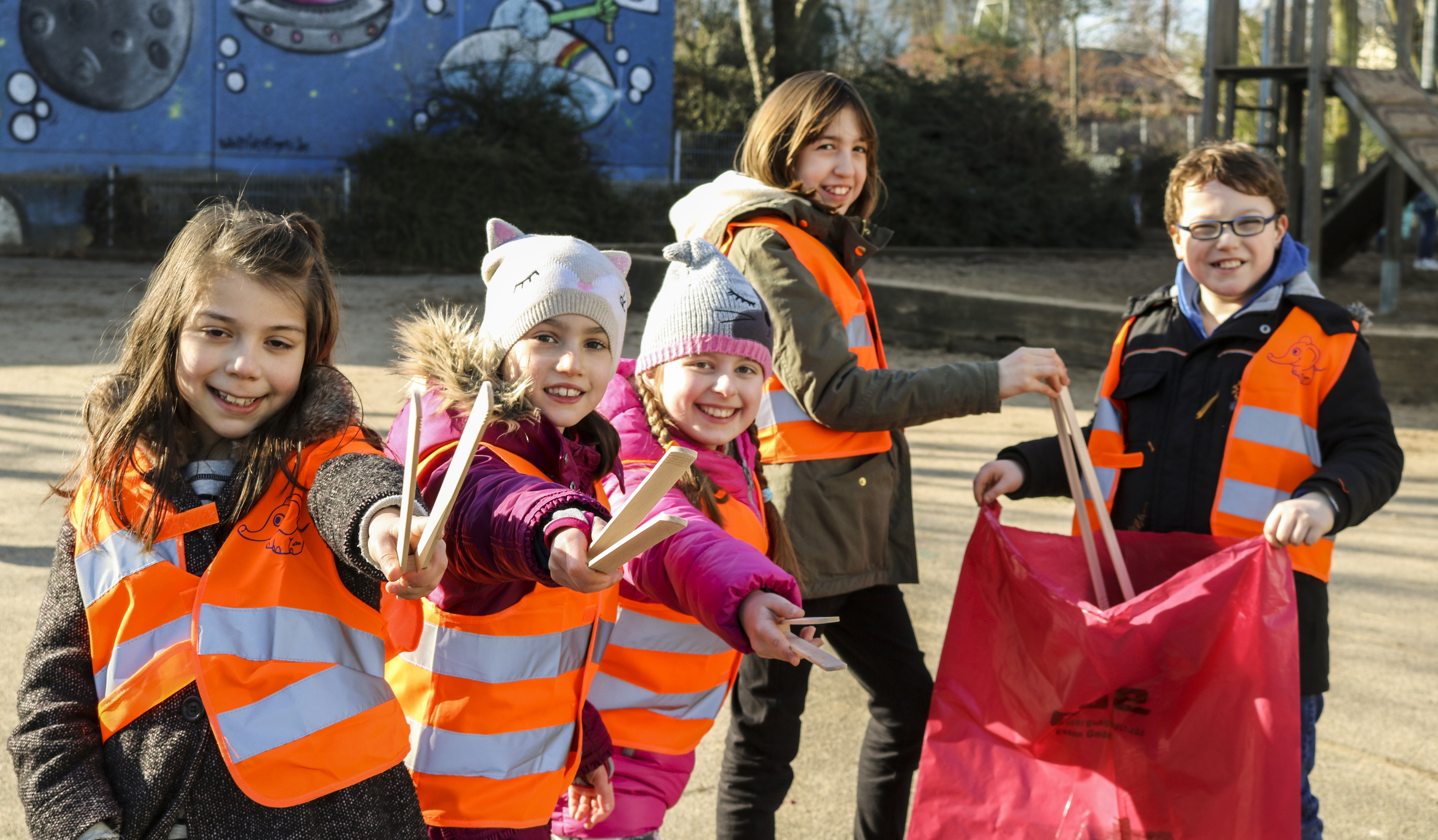 Die Kinder der Reuenberg-Schule freuten sich über ihre Zangen (Foto: Dalia El-Shaal)