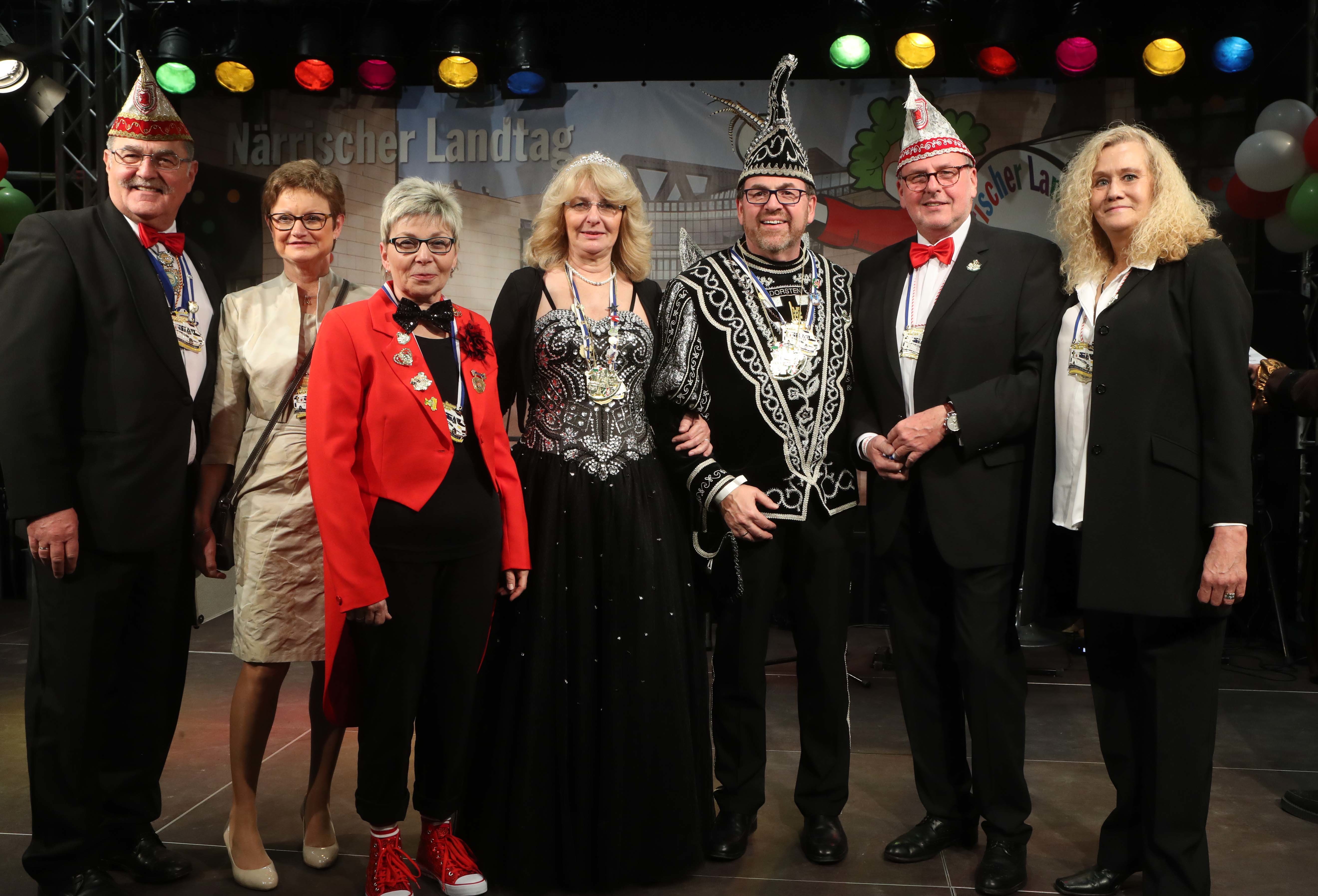 Rudolf Haller (Vorsitzender Festkomitee Dorstener Karneval), Hofdame Doris Barabasch, Landtagspräsidentin Carina Gödecke, Prinzessin Karola I. Koytek, Günter I. Koytek, Adjudant Uwe Barabasch und Hofdame Birgit Weiß-Ruhe.