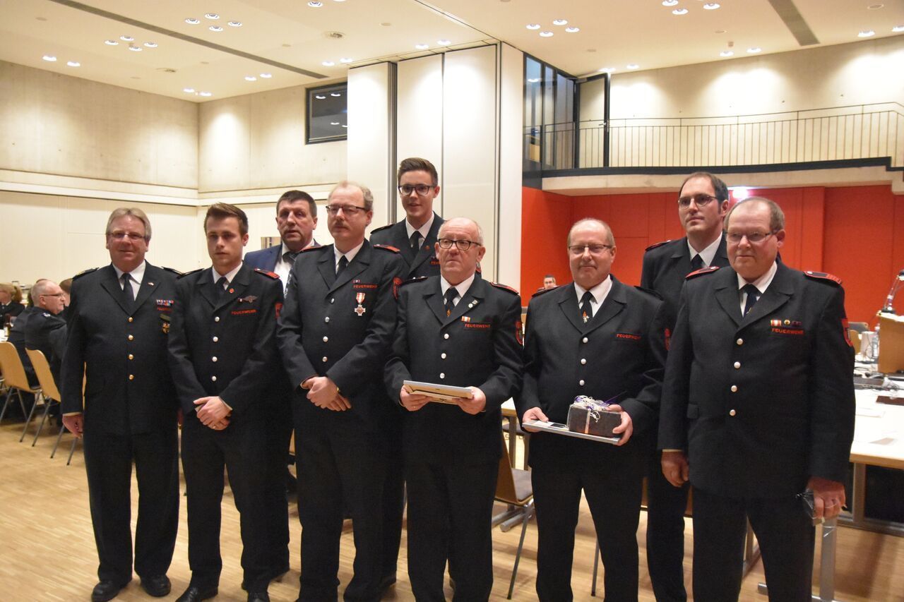 Auszeichnungen und Beförderungen gab's während der Generalversammlung bei der Feuerwehr Weeze. Foto: privat