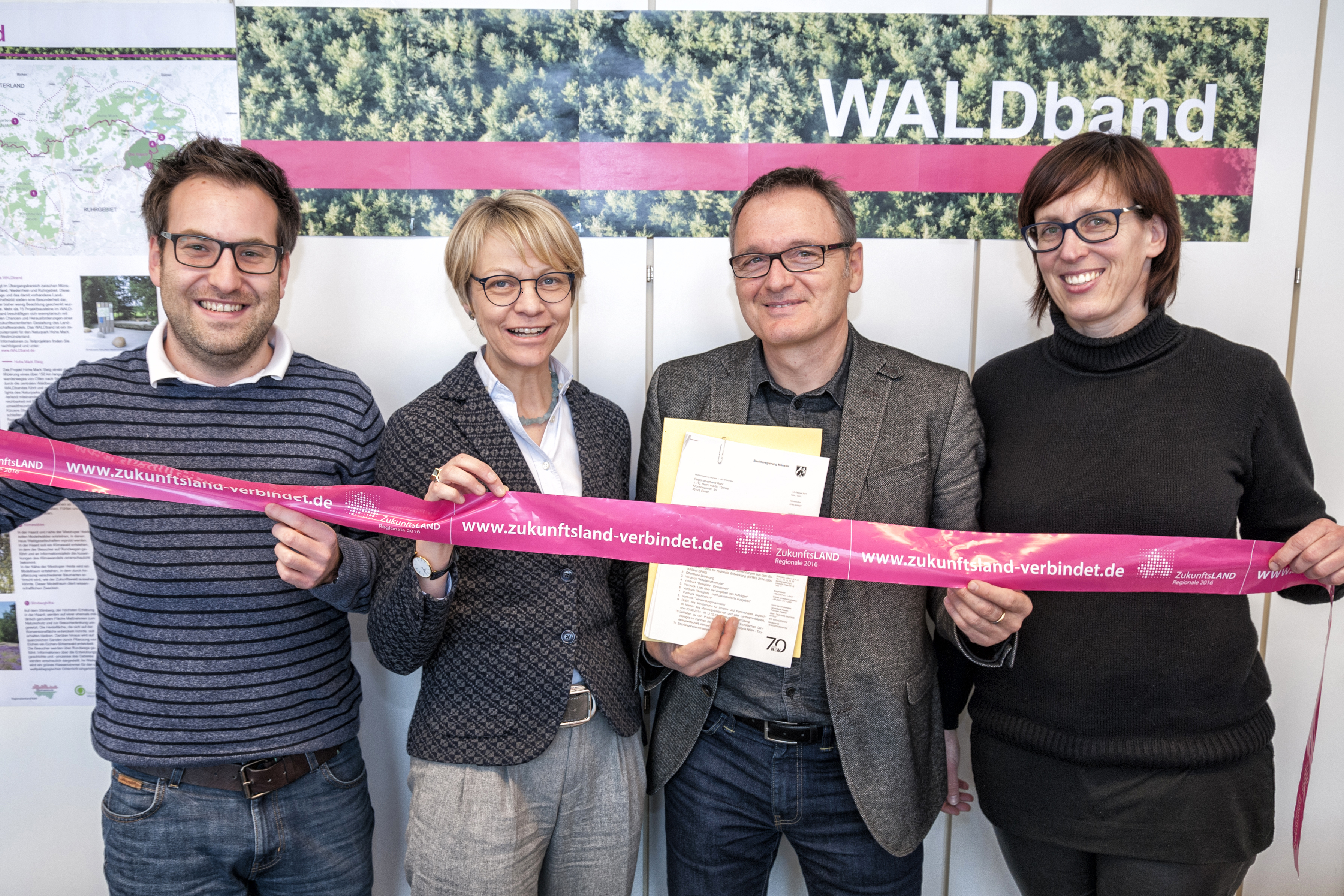 v.l. Karl Daniel Meyer, RVR, Regierungsvizepräsidentin Dorothee Feller von der Bezirksregierung Münster, Martin Wirtz, RVR, Daniela Glimm, Regionale 2016 Agentur GmbH. Foto: RVR/Friedrich
