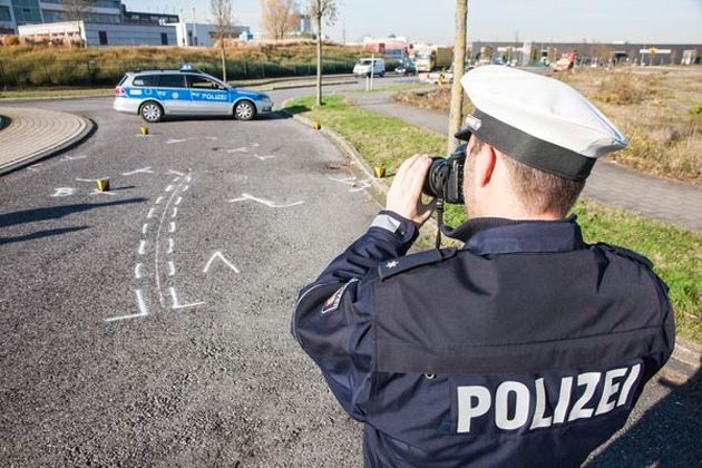 KFZ Unfallaufnahme, Abwicklung, Monobild Verfahren
im Auftrag des MIK NRW, Foto:
Jochen Tack