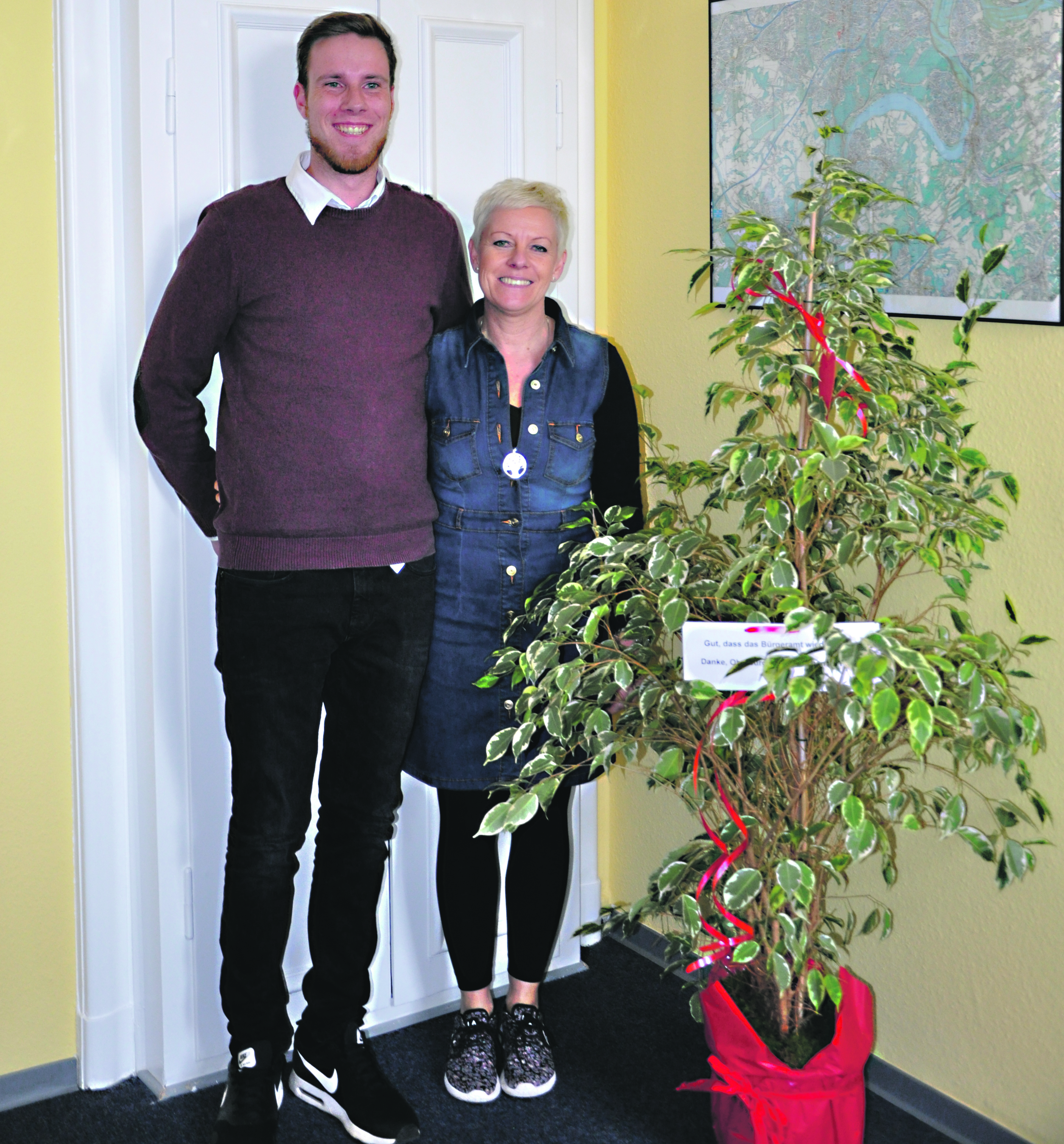 Julian Schoofs und Heike Solle sind im Bürgeramt im Kettwiger Rathaus immer von montags bis freitags ereichbar. In einem Jahr wird überprüft, ob die Bürger das Amt nutzen.Foto: Heuer
