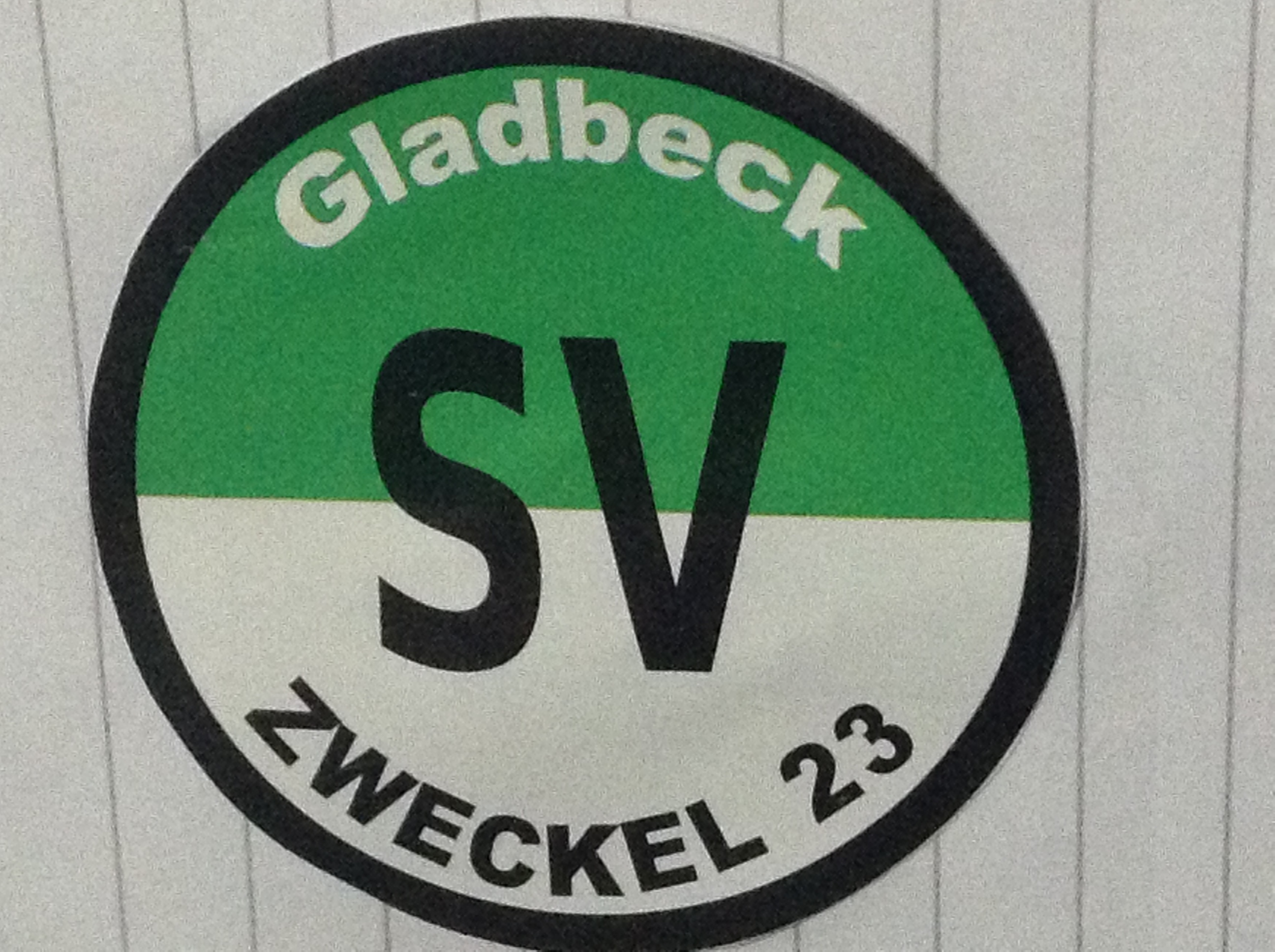 Die Aufholjagd beginnt. Wir wünschen den vielen jungen Spielern, die sich bis jetzt tadellos durchgebissen haben, dass sie ihr Ziel Klassenerhalt erreichen.