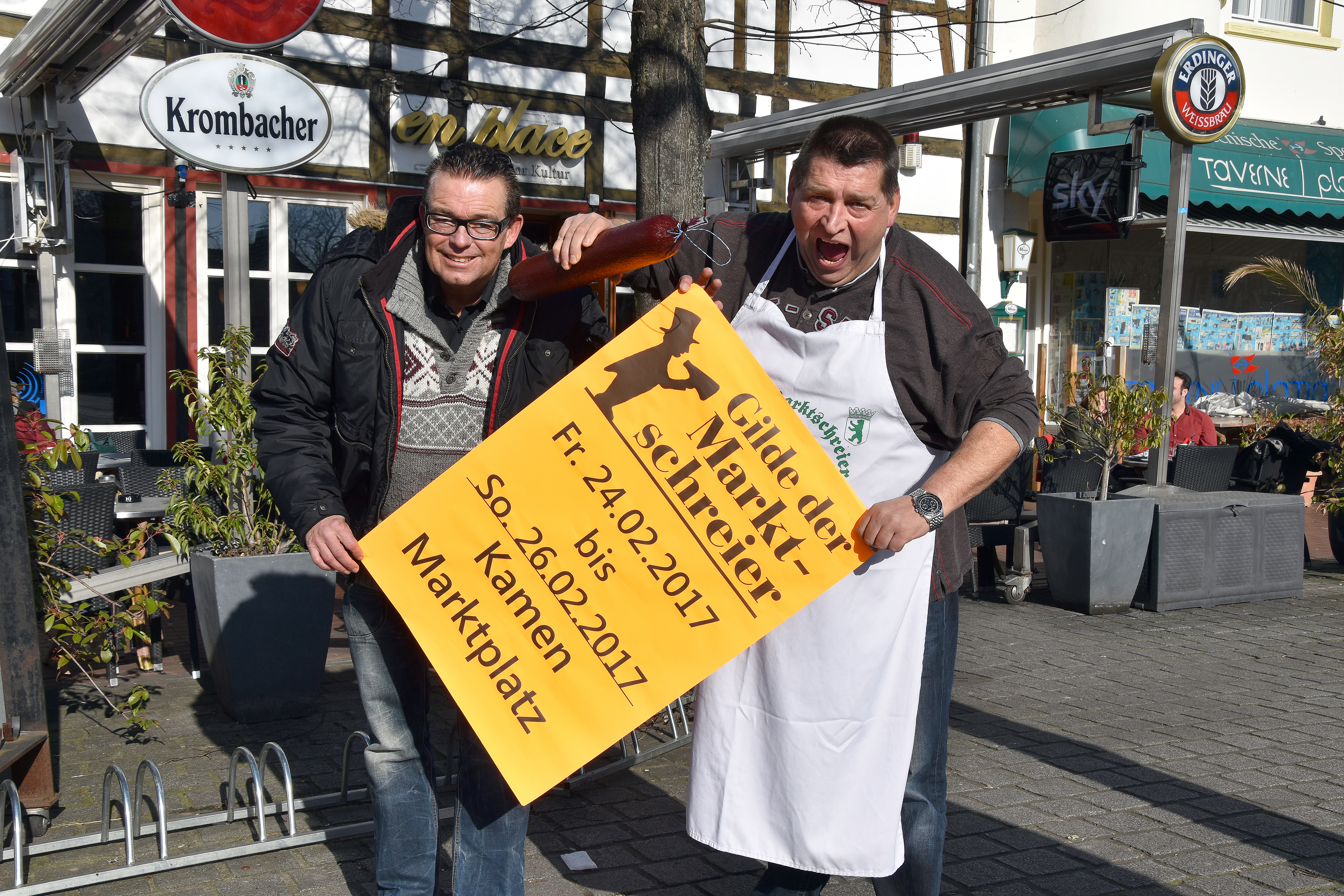 Joachim Borgschulze und Wurst- Achim werden lautstark die Wurst an den Mann bringen