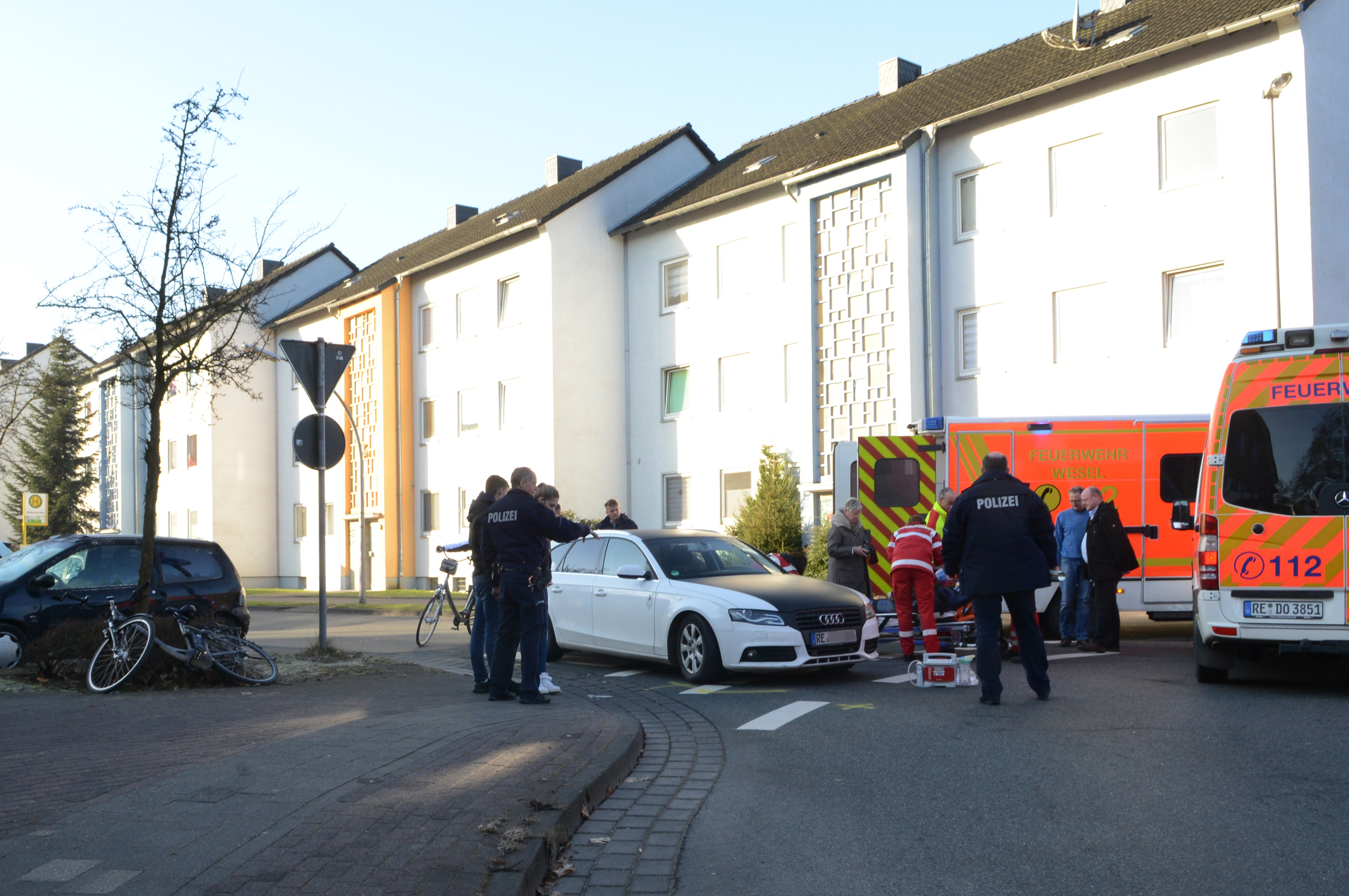 Unfall am Kreisverkehr Hafenstraße/Klosterstraße. Foto: Bludau