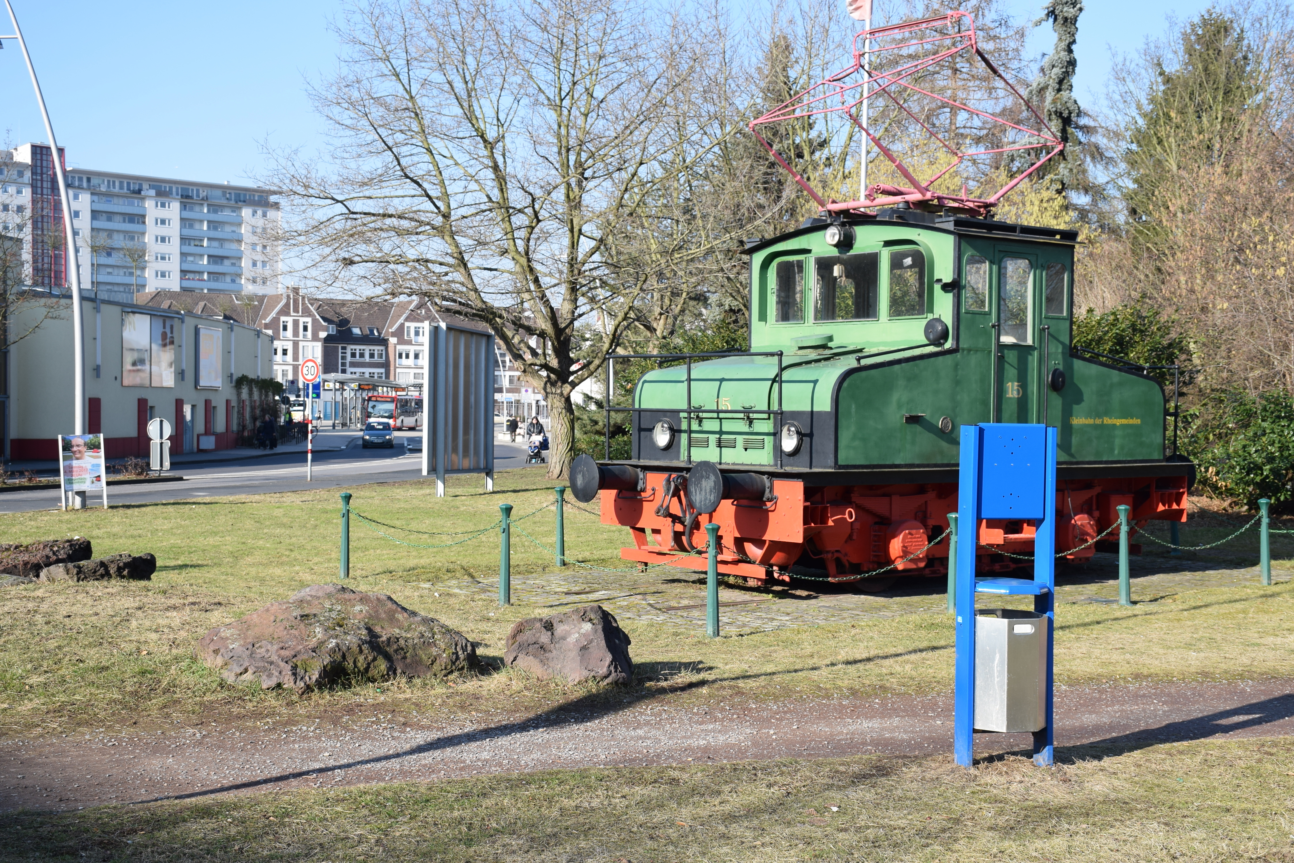 Im gesamten Stadtgebiet können Hundehalter an rund 40 Stationen Hundekotbeutel entnehmen.