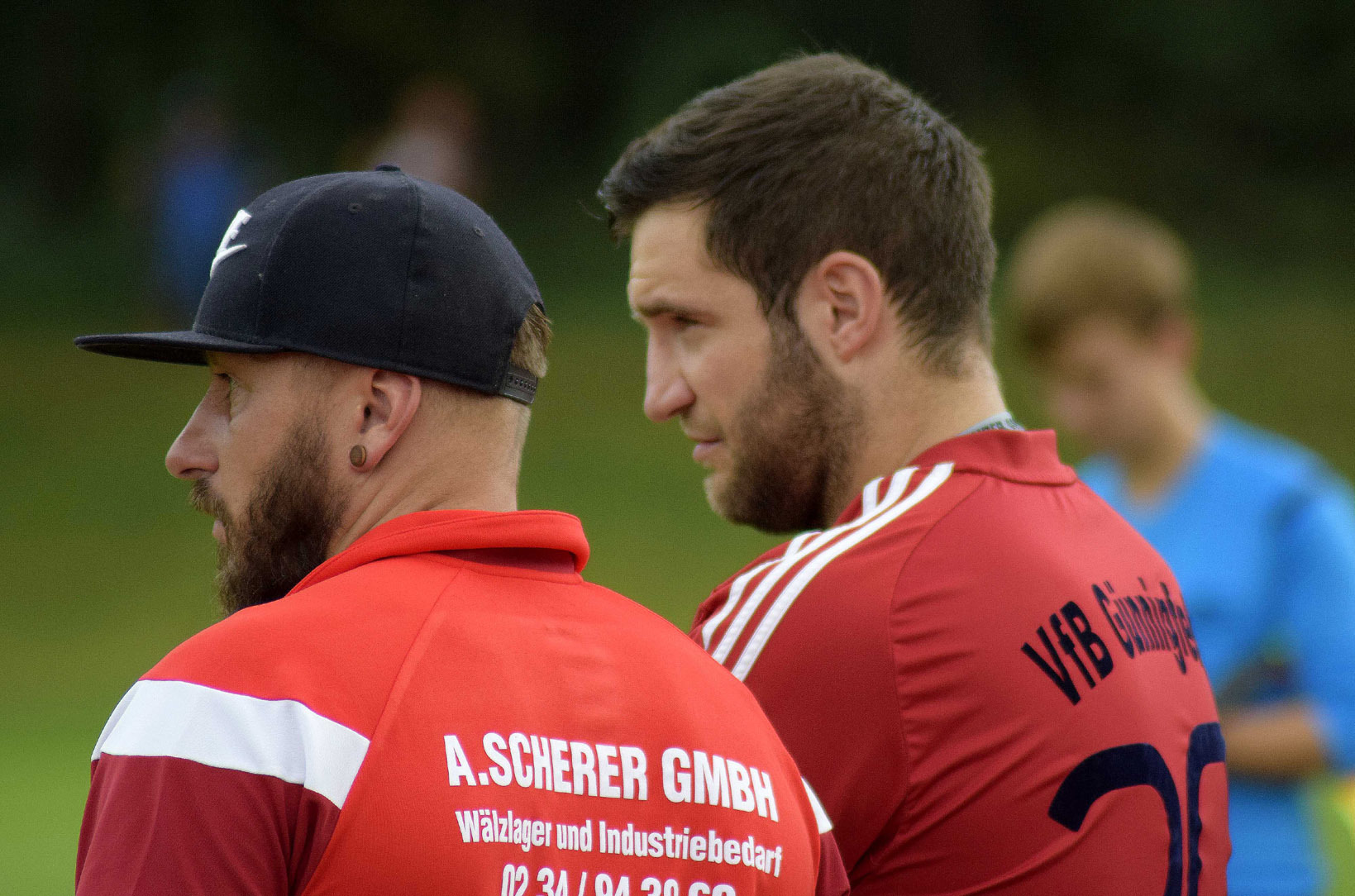 Günnigfelds Trainer Sascha Wolf (links) mit seinem „Co“ Pascal Homberger. Foto: Peter Mohr