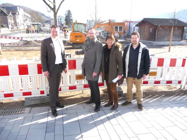 V.l.: Mike Janke (Leiter des Ressorts Planen, Bauen, Umwelt- und Klimaschutz), Thorsten Grote (Stadtentwicklung), Christine Schulte-Hofmann (Öffentlichkeitsarbeit) und Wolf Hundeloh (Stadtentwicklung). Foto: Günther