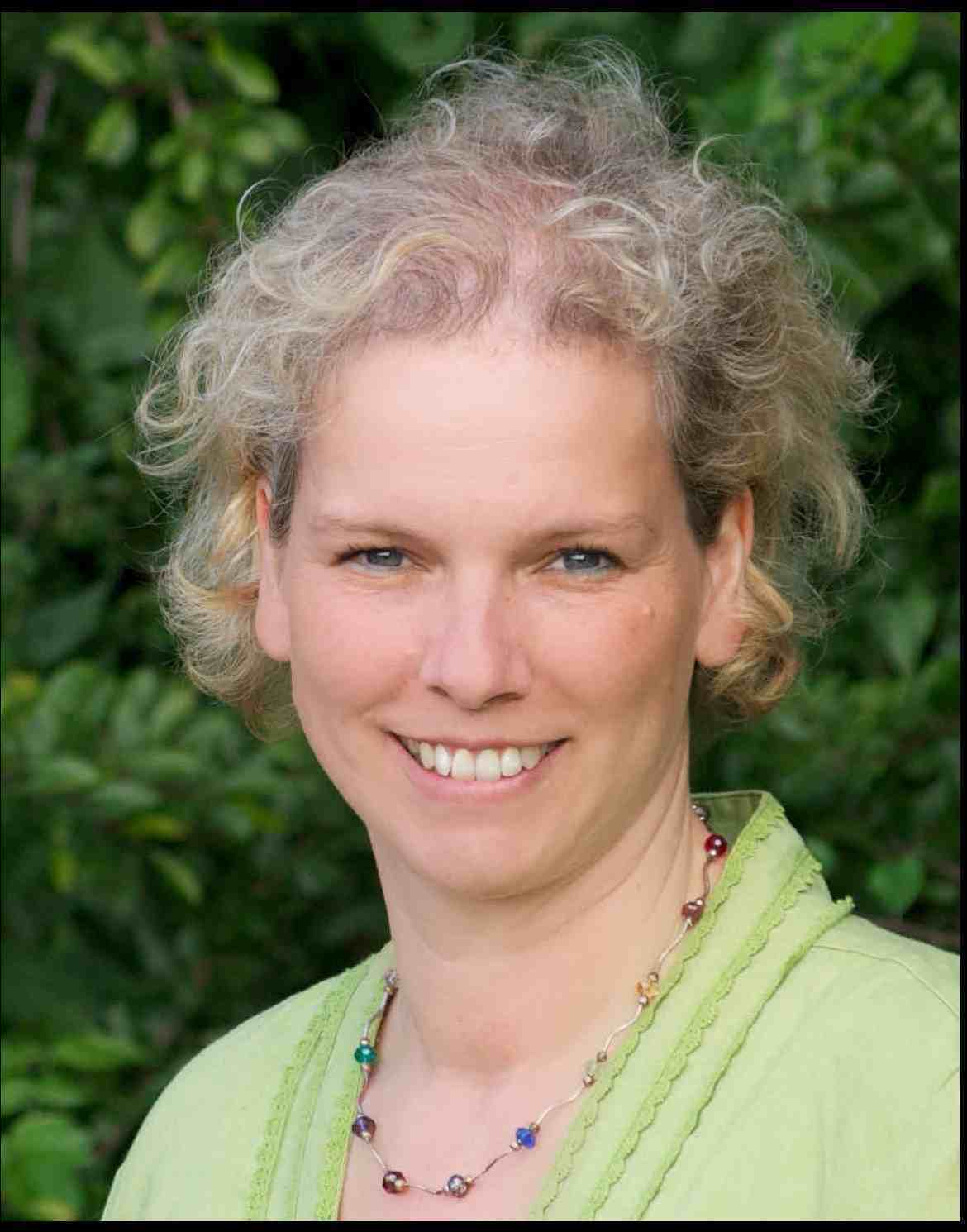 Karin Baumann, Umweltberaterin der Verbraucherzentrale NRW, gibt hilfreiche Tipps rund um die Karnevalsschminke.