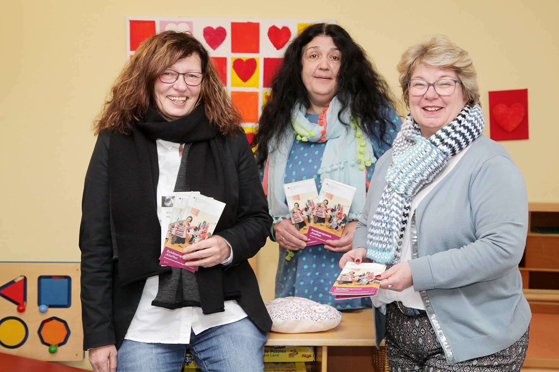 Walburga Gruchot, Leiterin der Kita an der Diesterwegstraße 7c, Sabina Hörnlein, Leiterin der Kita Rudolph-Nagell-Straße und Beanka Ganser, Abteilungsleiterin Tagesbetreuung für Kinder bei der Stadt Lünen zogen eine erste Bilanz.