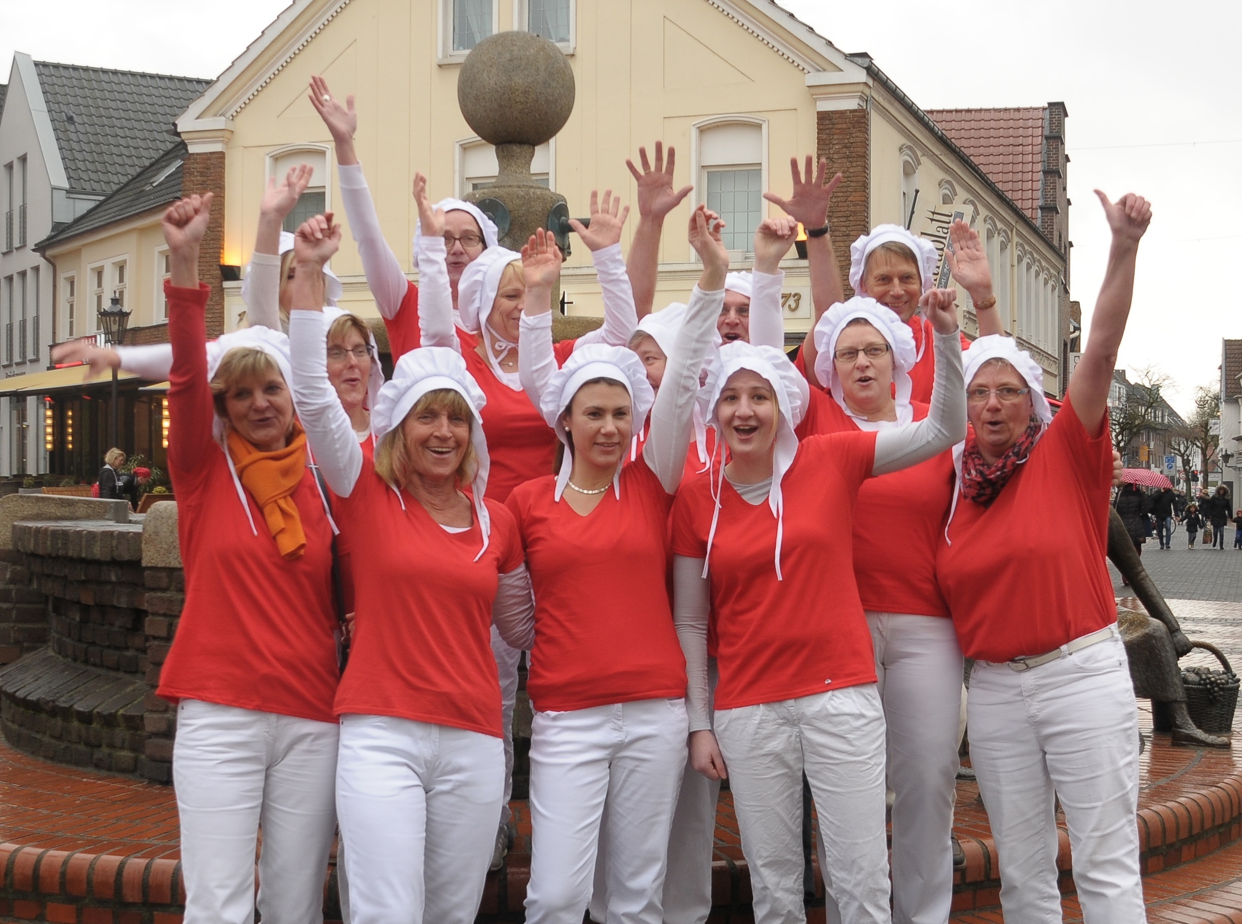 Gut gelaunt und siegessicher ist das Team Caritas mit Teamchefin Christiane Reineke.