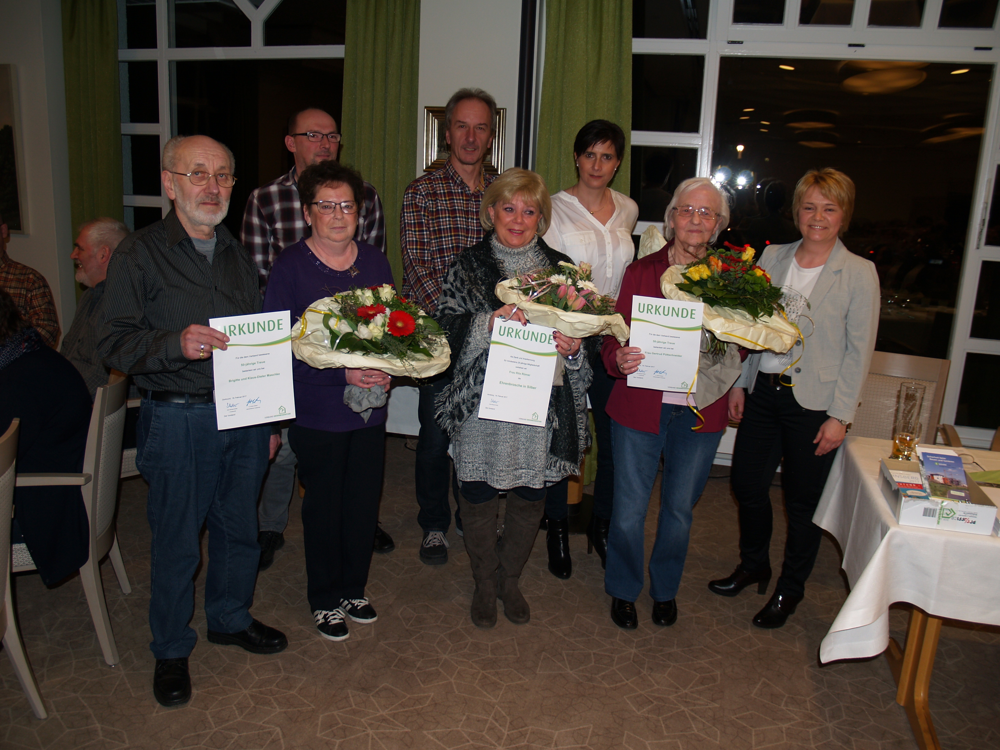 Ehrungen 2017: Brigitte u.Klaus-Dieter Maschke (50 Jahre), Rita Römer (25 Jahre), Elfriede Püttschneider (50 Jahre) Vom Vorstand: Mark Kirschner, Karsten Graf, Sandra Daems, Heike Rath